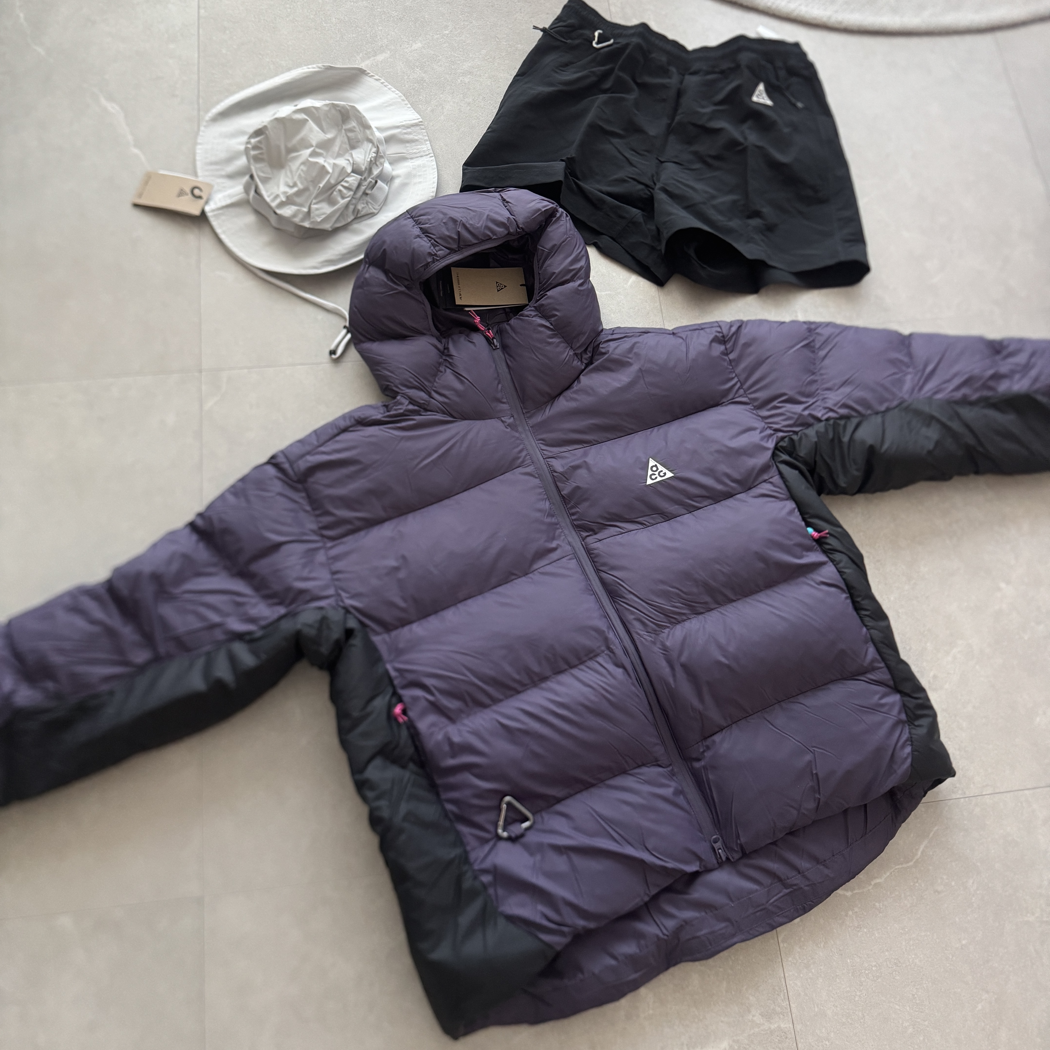 Nike ACG Therma-Fit ADV Lunar Lake Loose Hooded Jacket Dark Raisin Black - Asia, Nike ACG Reservoir Goat Shorts Black - Asia 착용 스타일 - 1