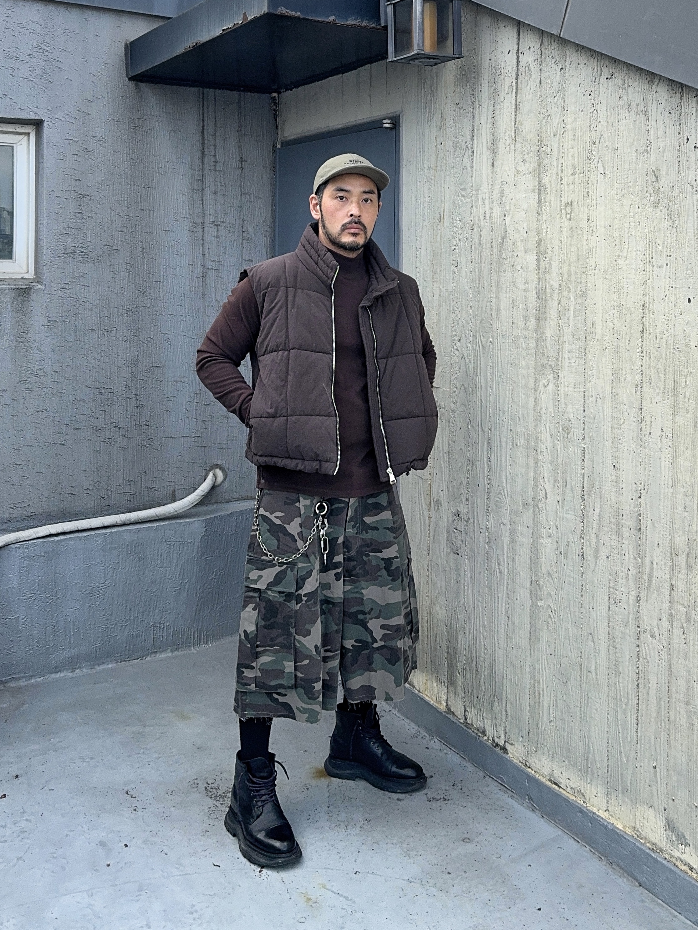 Undermycar Mu.44 Anti Fxxking Logo Play Big Cargo Camo Shorts Camo Khaki 착용 스타일 - 2