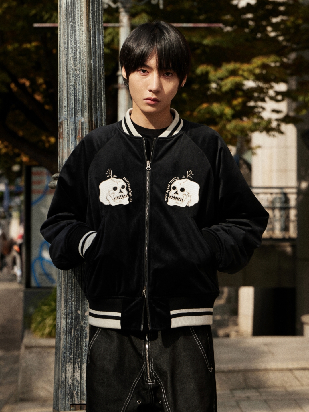 TONY HAWK Tony-Bee Velour Souvenir Jacket 착용 스타일 - 1