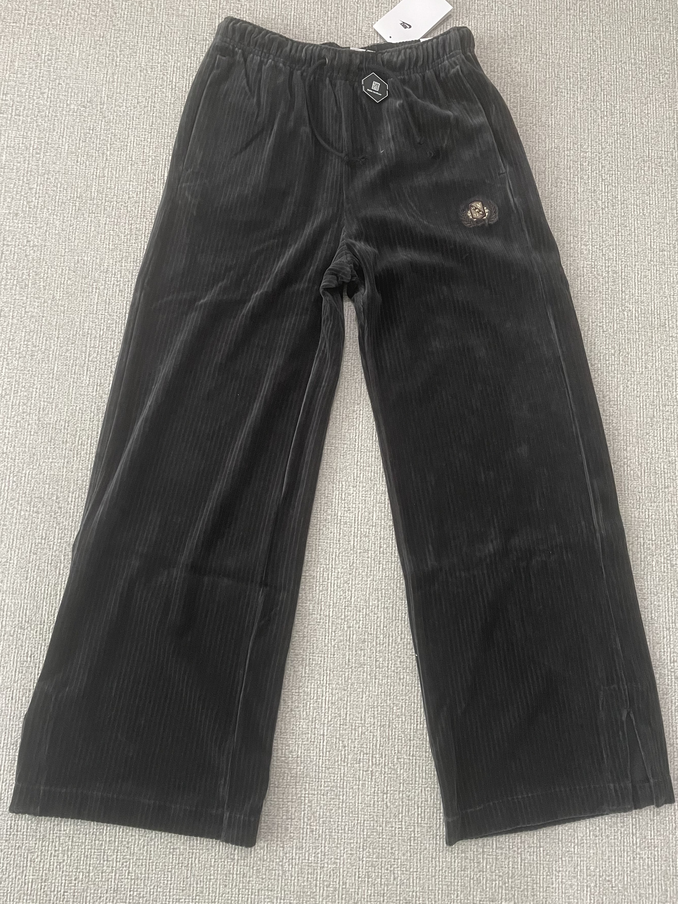 (W) Nike NSW High Waisted Wide Leg Velour Pants Black Baroque Brown 착용 스타일