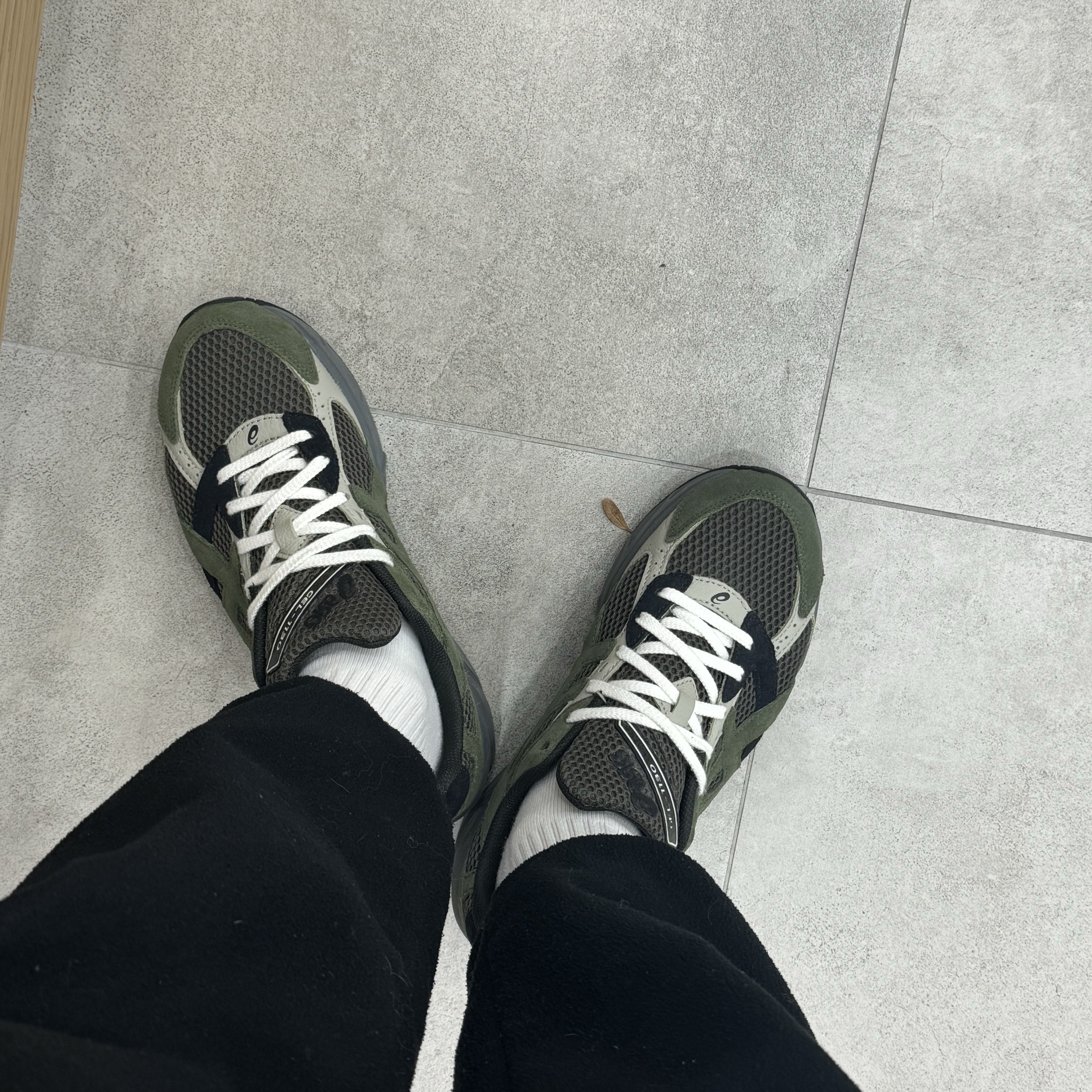 Asics Gel-1130 SMU Olive Canvas Smog Green 착용 스타일 - 3
