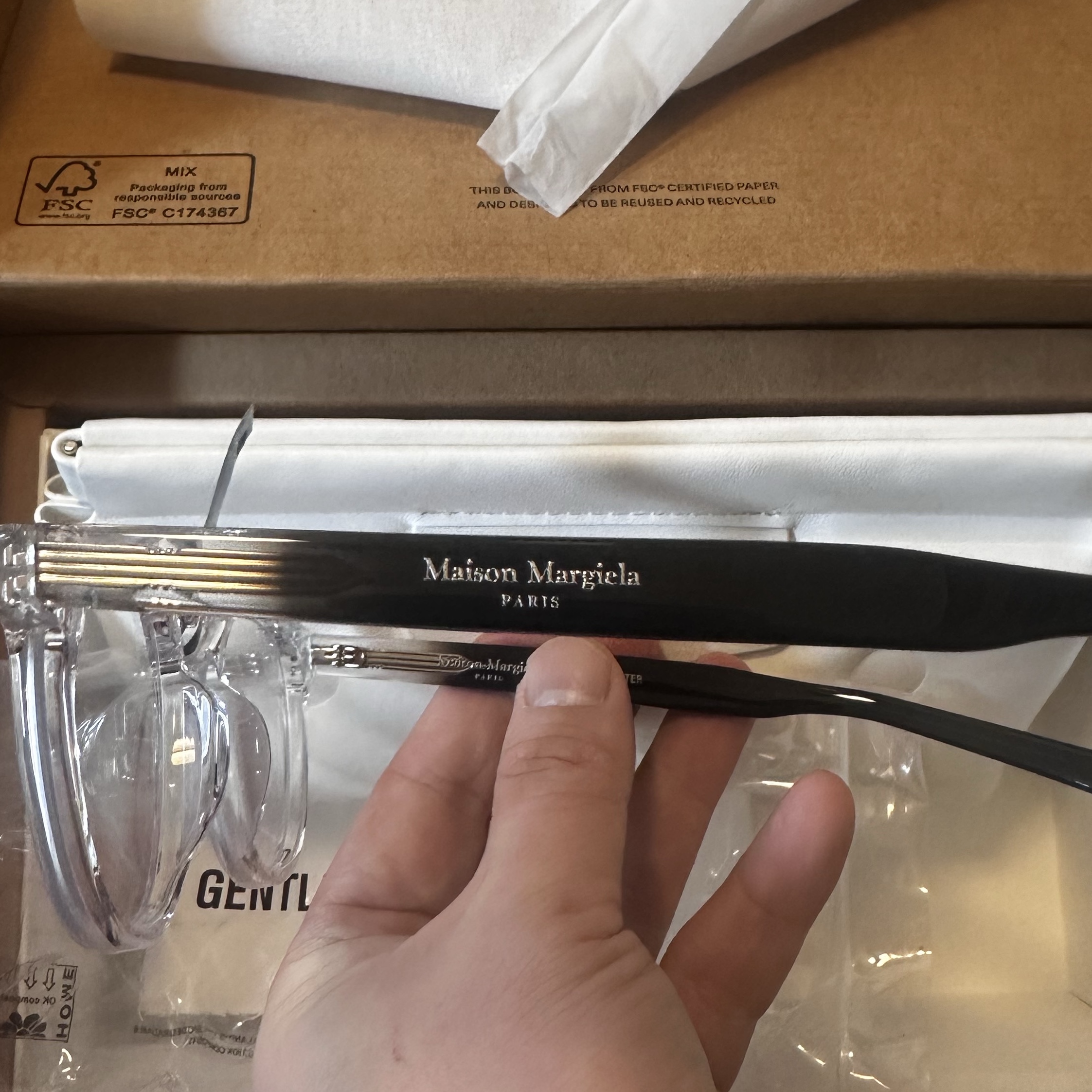 Gentle Monster x Maison Margiela MM009 Clear Black Gradient 착용 스타일 - 7