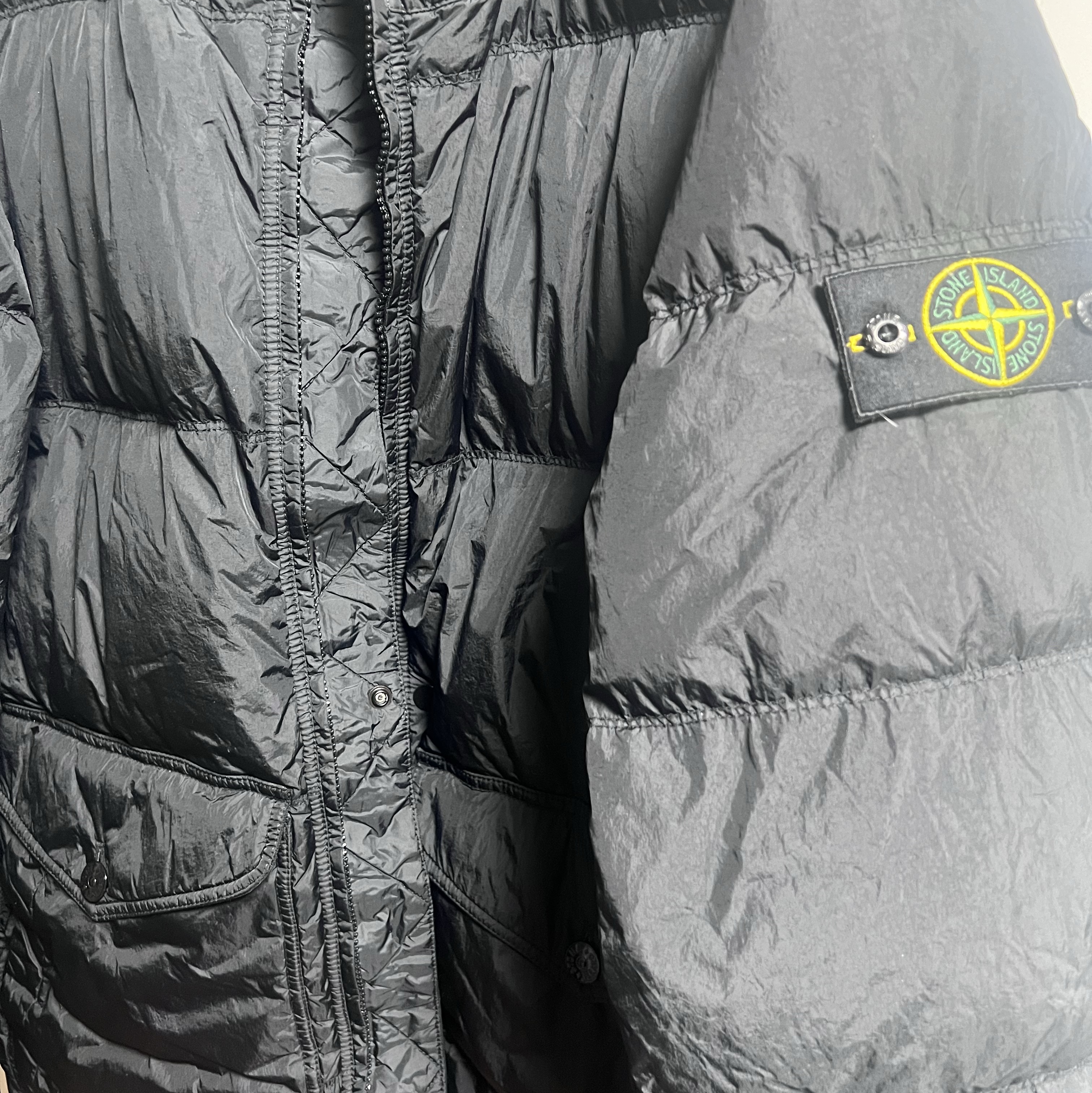 Stone Island 40723 Crinkle Reps Hooded Down Jacket Black - 24FW 착용 스타일