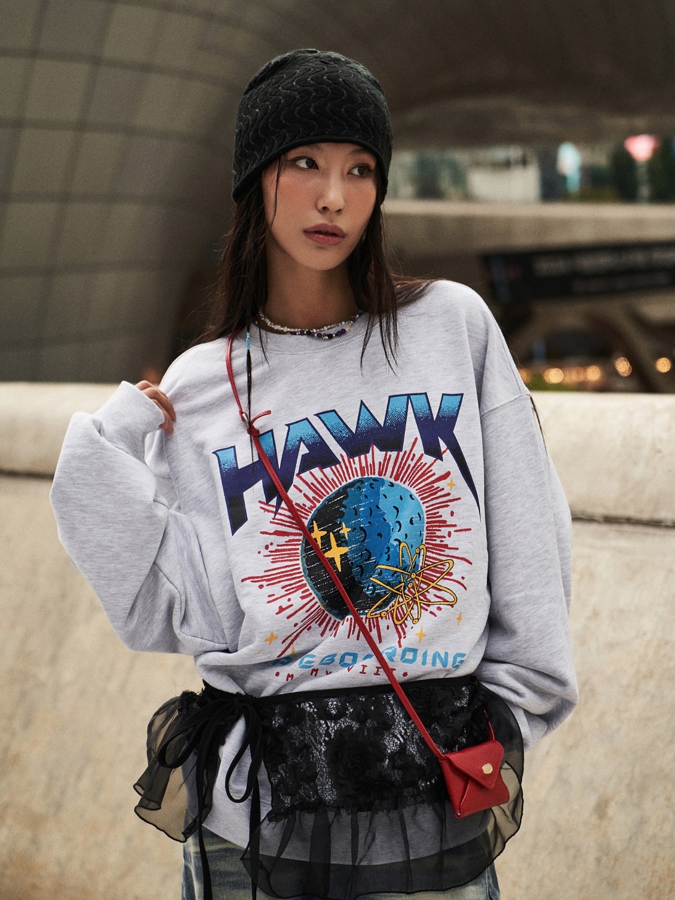 TONY HAWK Universe Graphic Crewneck Mellange 착용 스타일 - 2