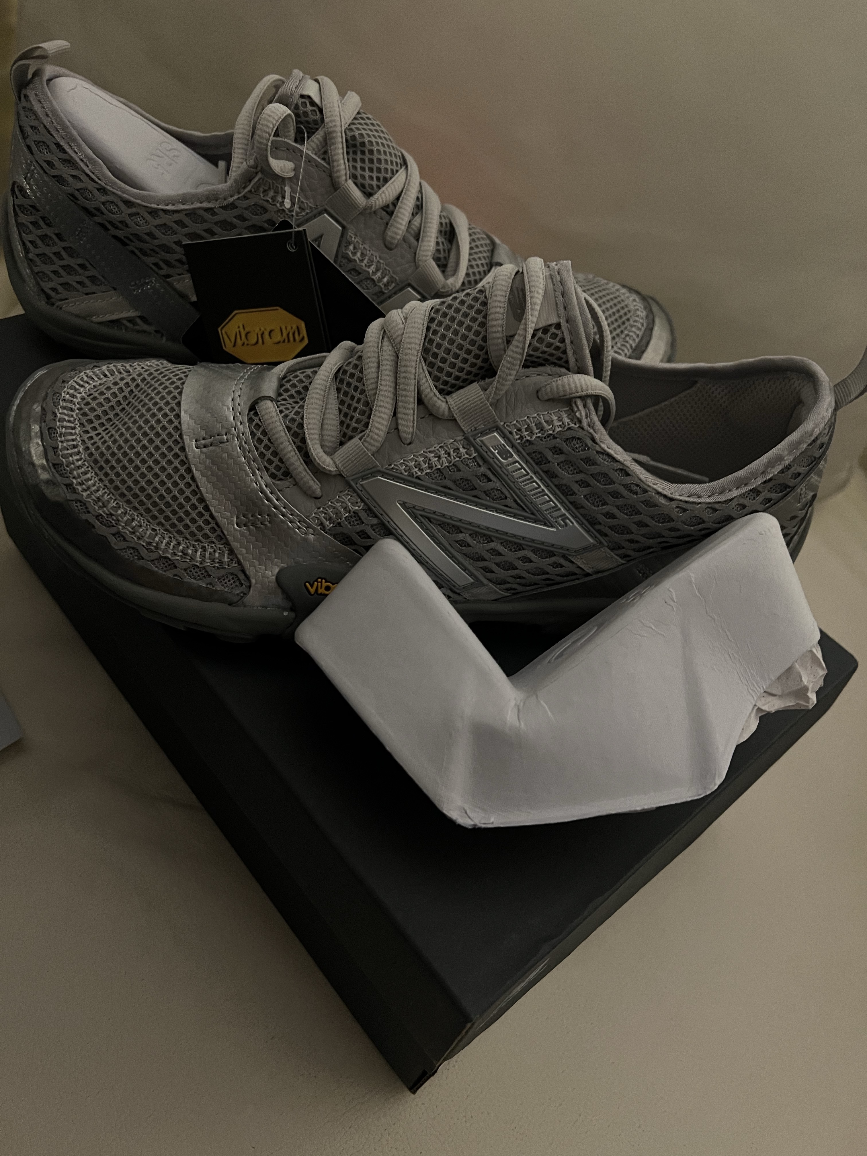 New Balance Minimus MT10O Slate Grey Silver Metallic 착용 스타일 - 3