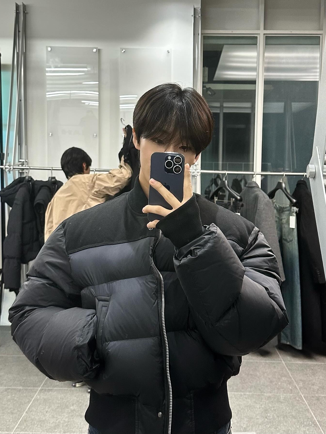 Haleine Cropped Duck Down Bomber Jacket Black (VJ419) 착용 스타일