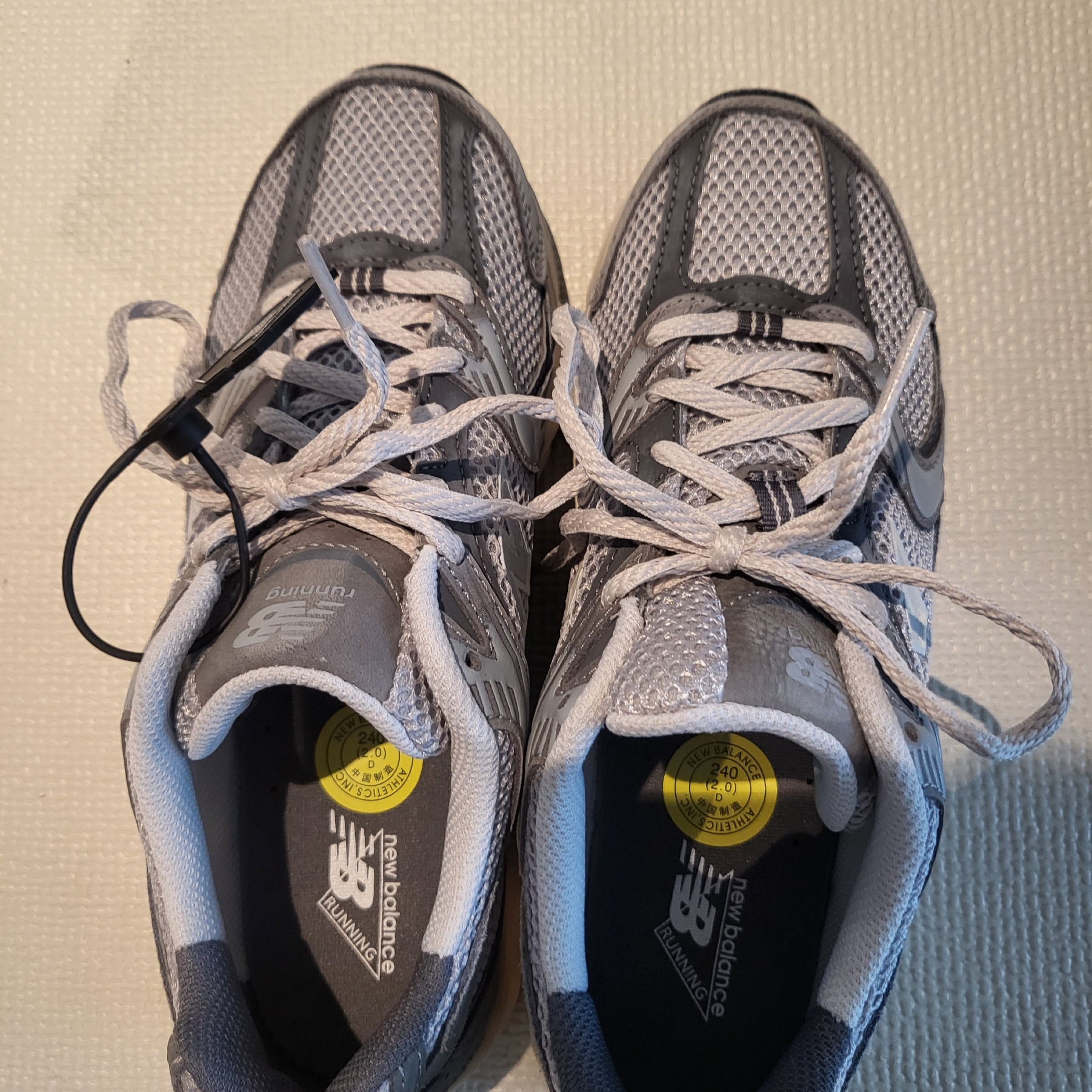 New Balance 530 Premium Vintage Grey Matter 착용 스타일