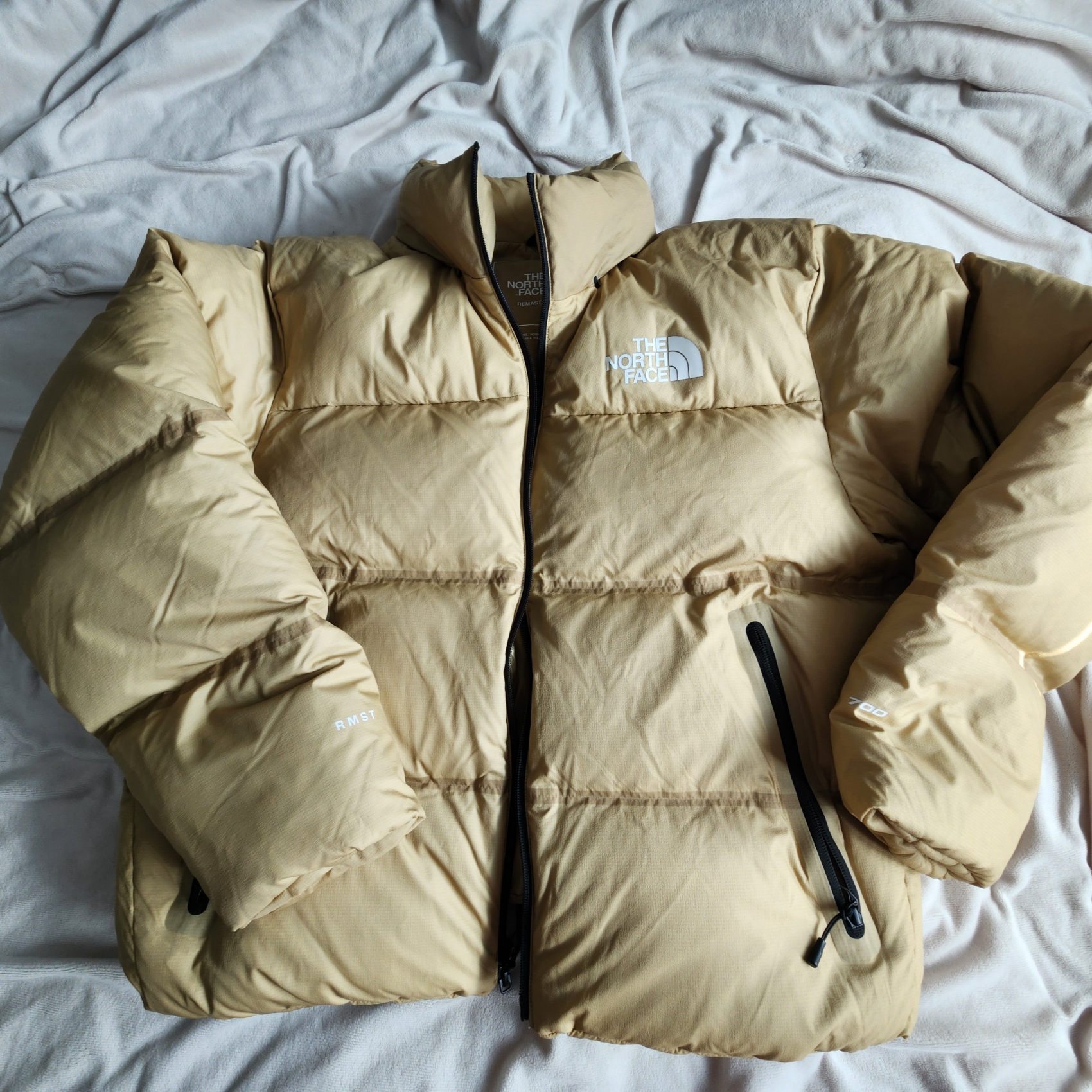 The North Face RMST Nuptse Jacket Khaki Stone, The North Face RMST Nuptse Jacket Lapis Blue 착용 스타일 - 1