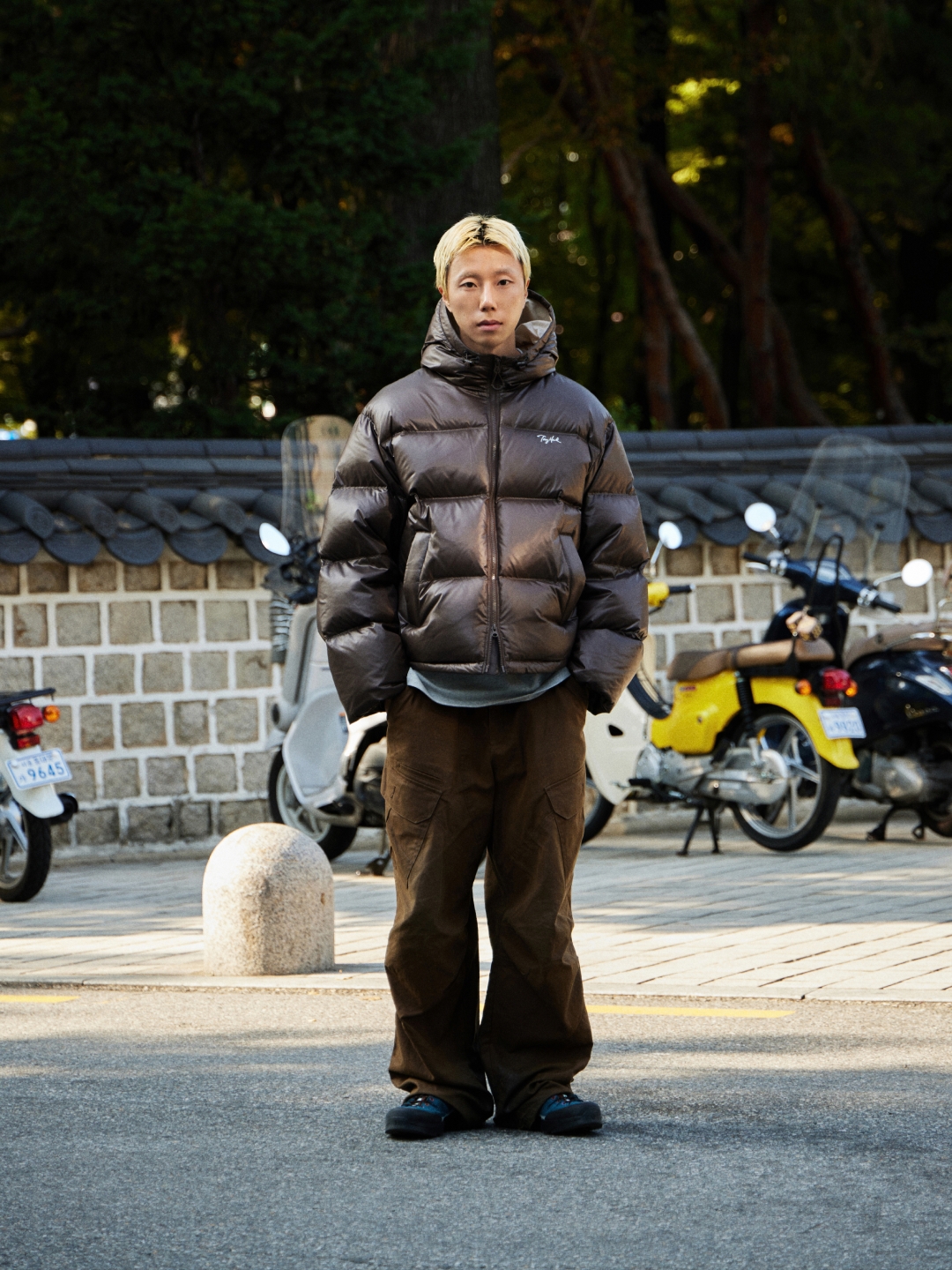 TONY HAWK Balboa Ripstop Hooded Down Short Puffer Brown 착용 스타일 - 3