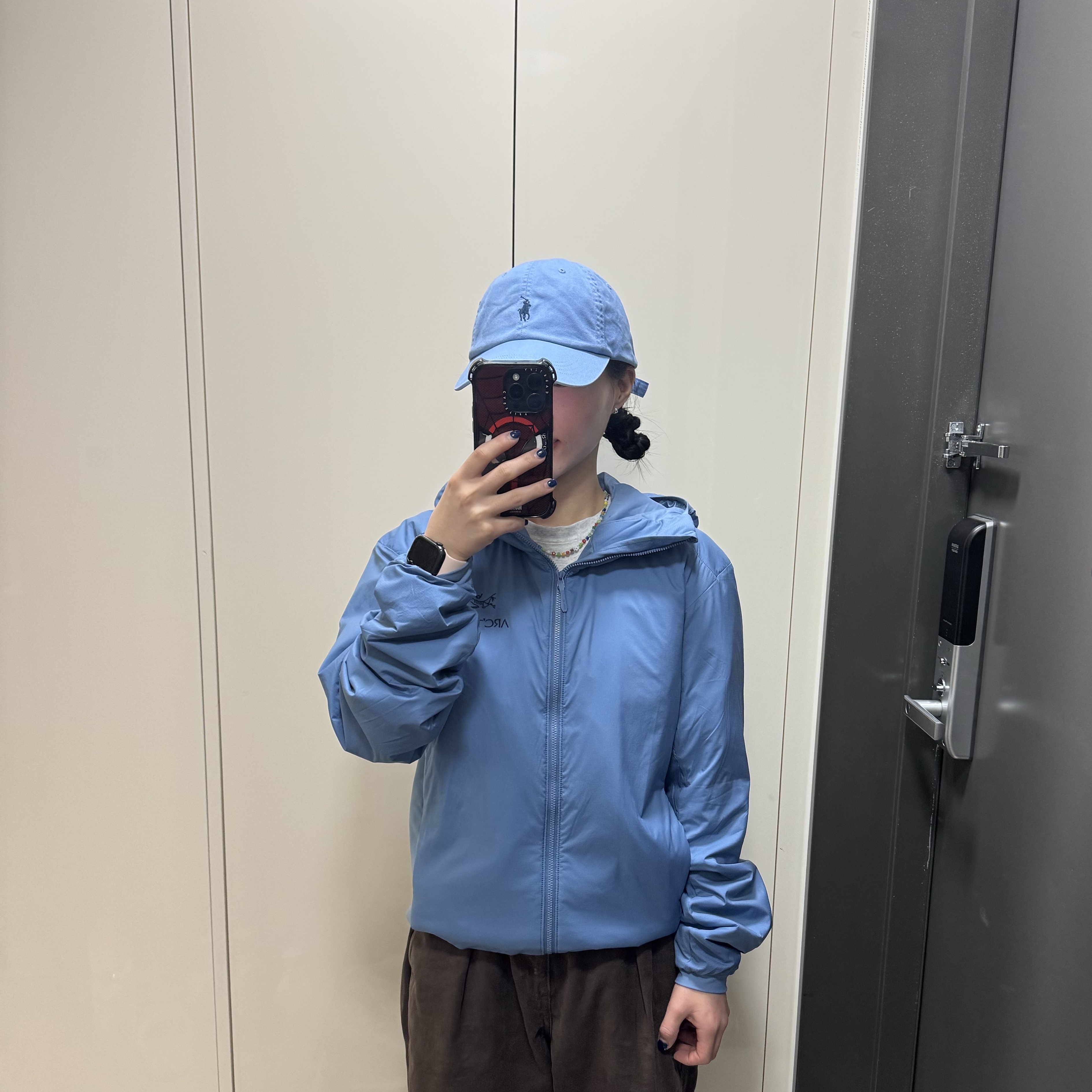 Arc'teryx Atom Hoody Stone Wash 착용 스타일 - 1