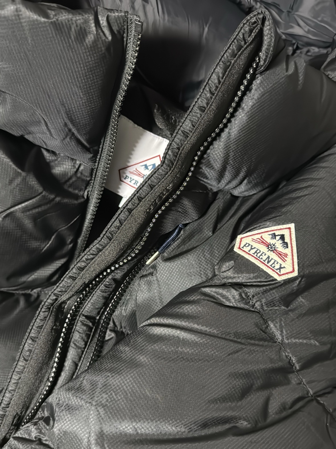 Pyrenex Hudson XP Technical Alpinism Down Jacket Black 착용 스타일 - 1