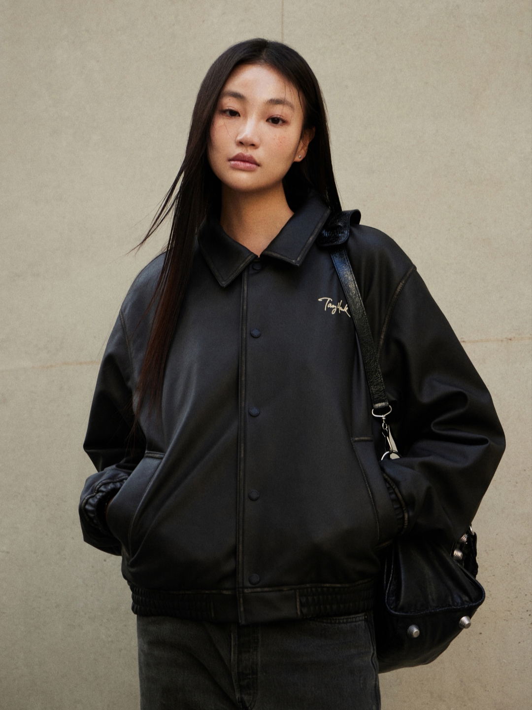 TONY HAWK Washed Vegan Leather Jacket Black 착용 스타일 - 2