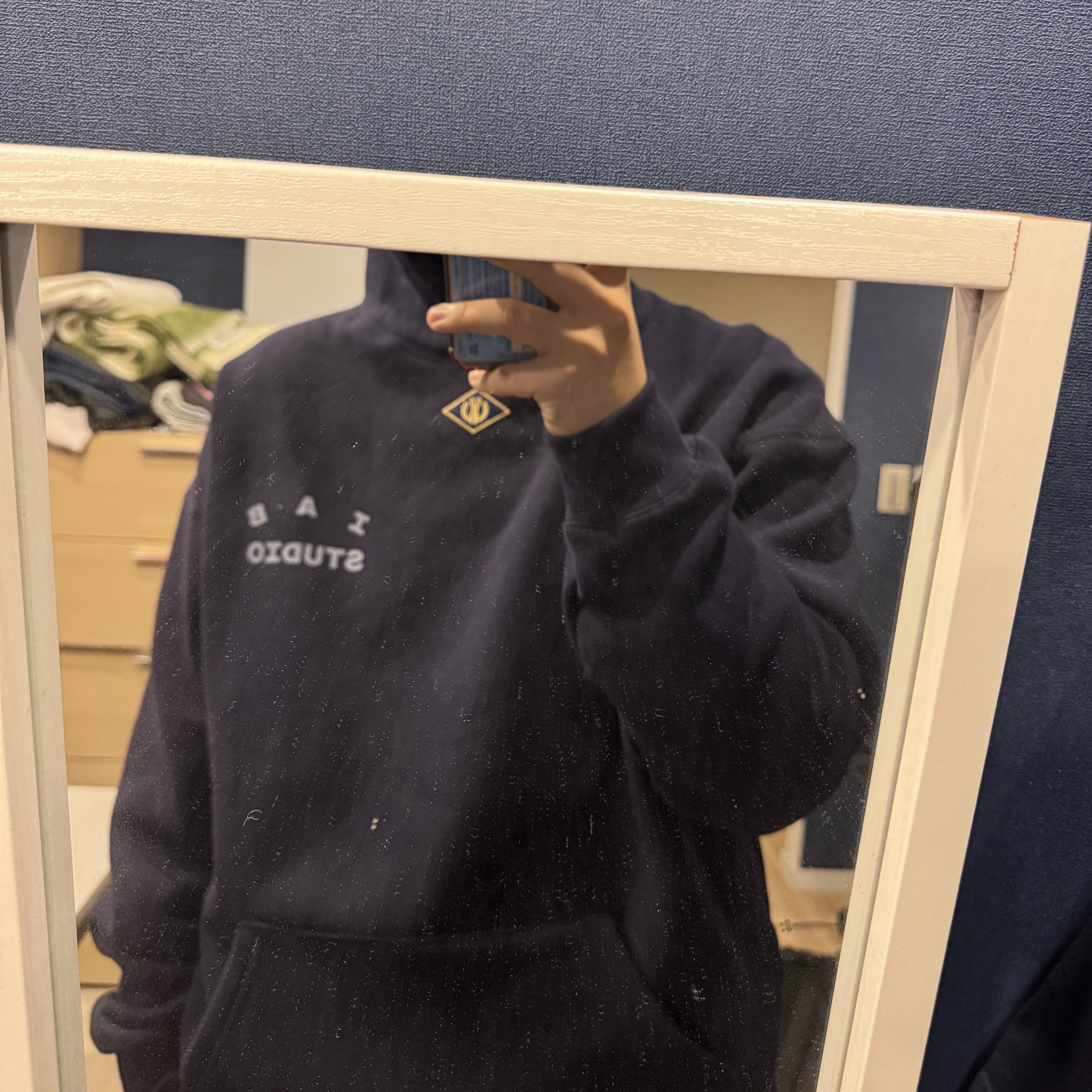 IAB Studio x Arcane Piltover Hoodie Navy Dove Blue 착용 스타일