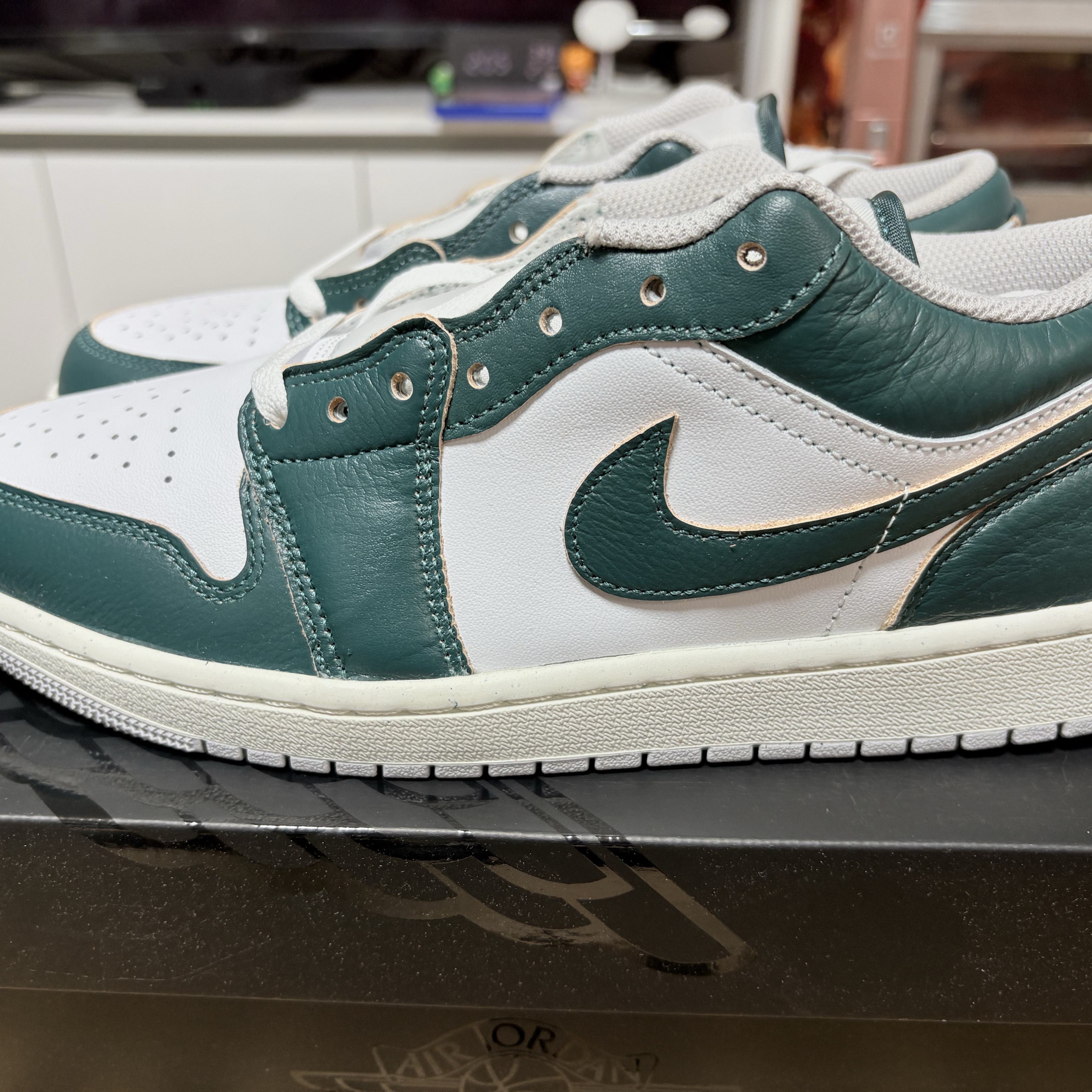 Jordan 1 Low SE Oxidized Green White 착용 스타일 - 1