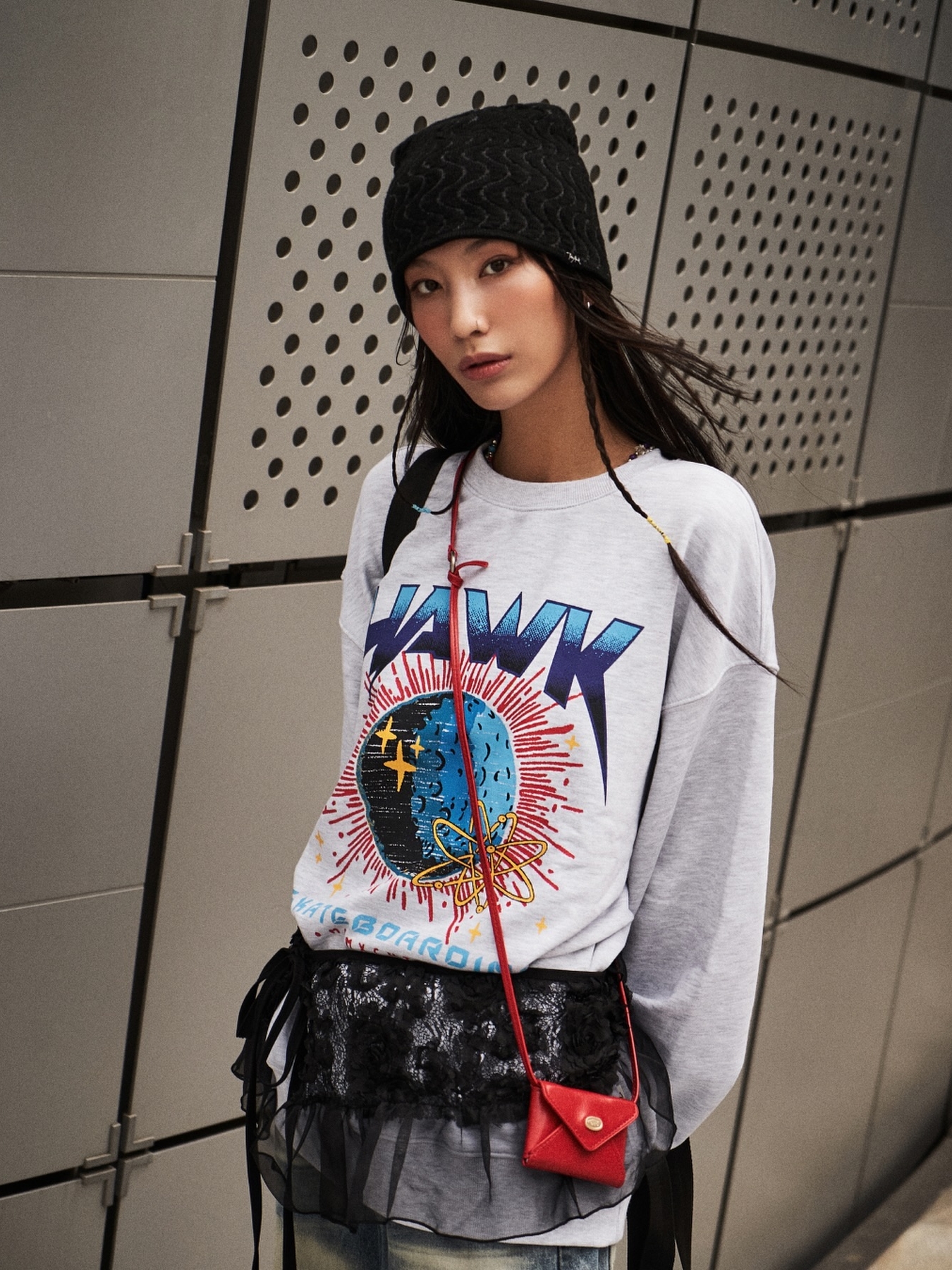 TONY HAWK Universe Graphic Crewneck Mellange 착용 스타일 - 1