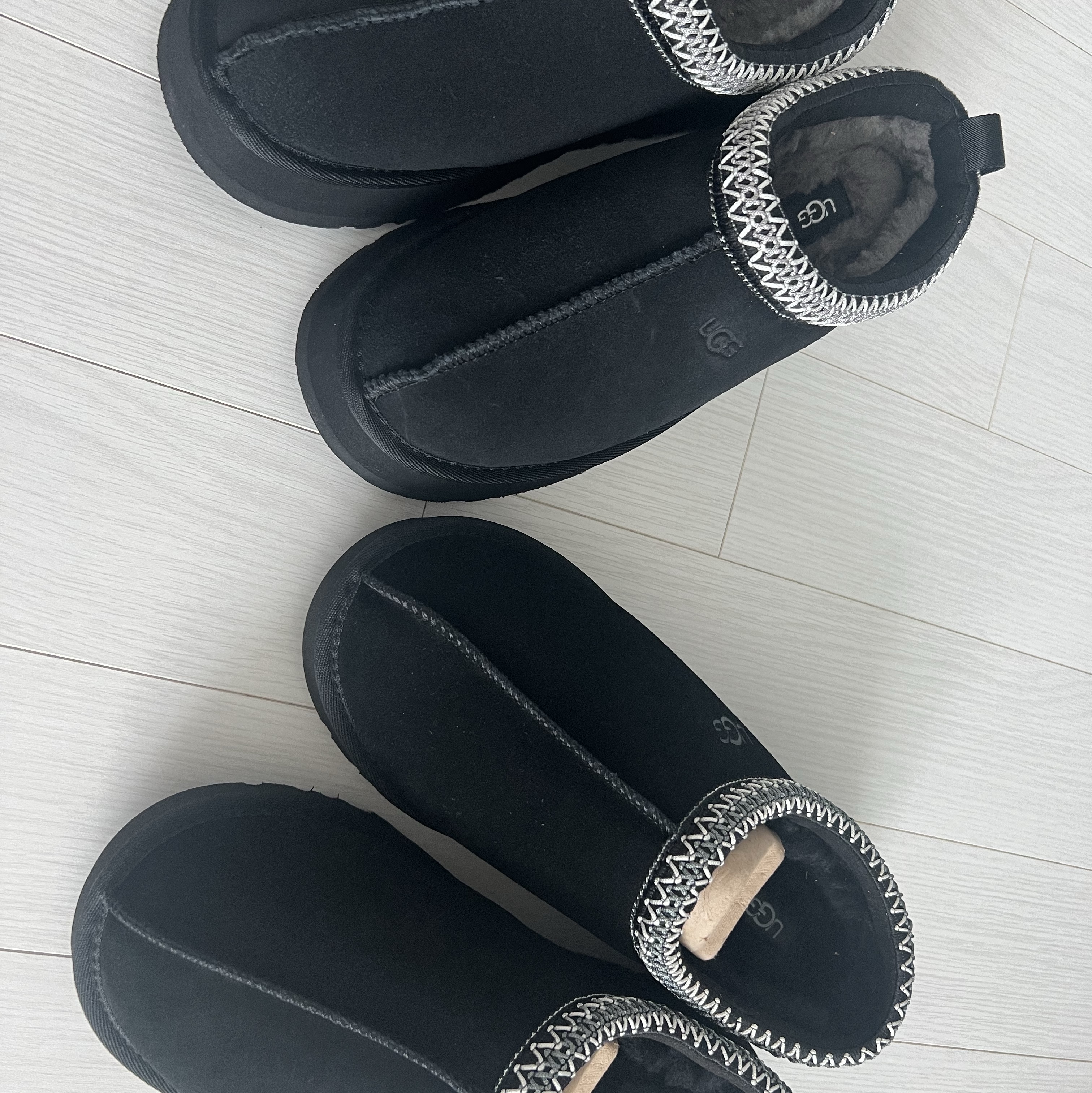 UGG Tasman Black, (W) UGG Tazz Slipper Black 착용 스타일