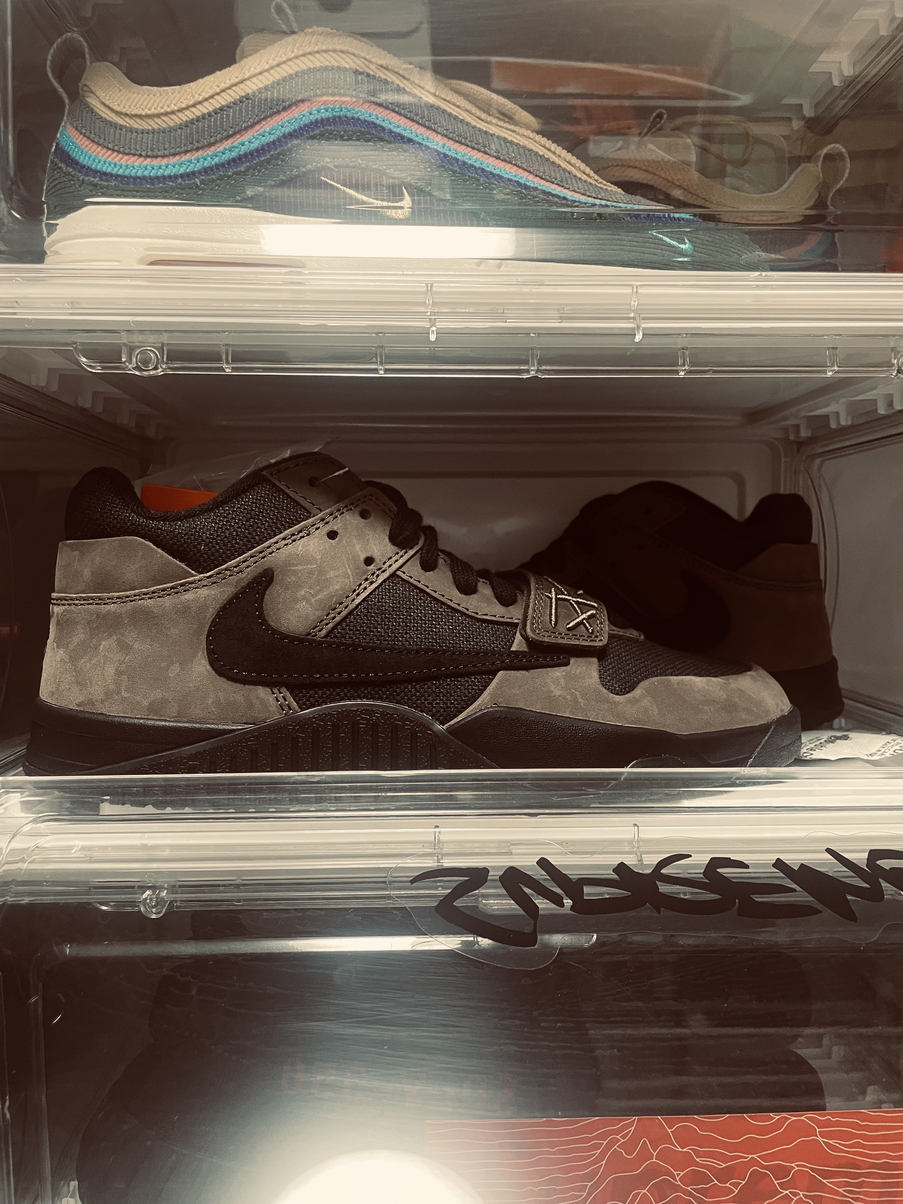 Jordan x Travis Scott Jumpman Jack TR Black and Dark Mocha 착용 스타일 - 5