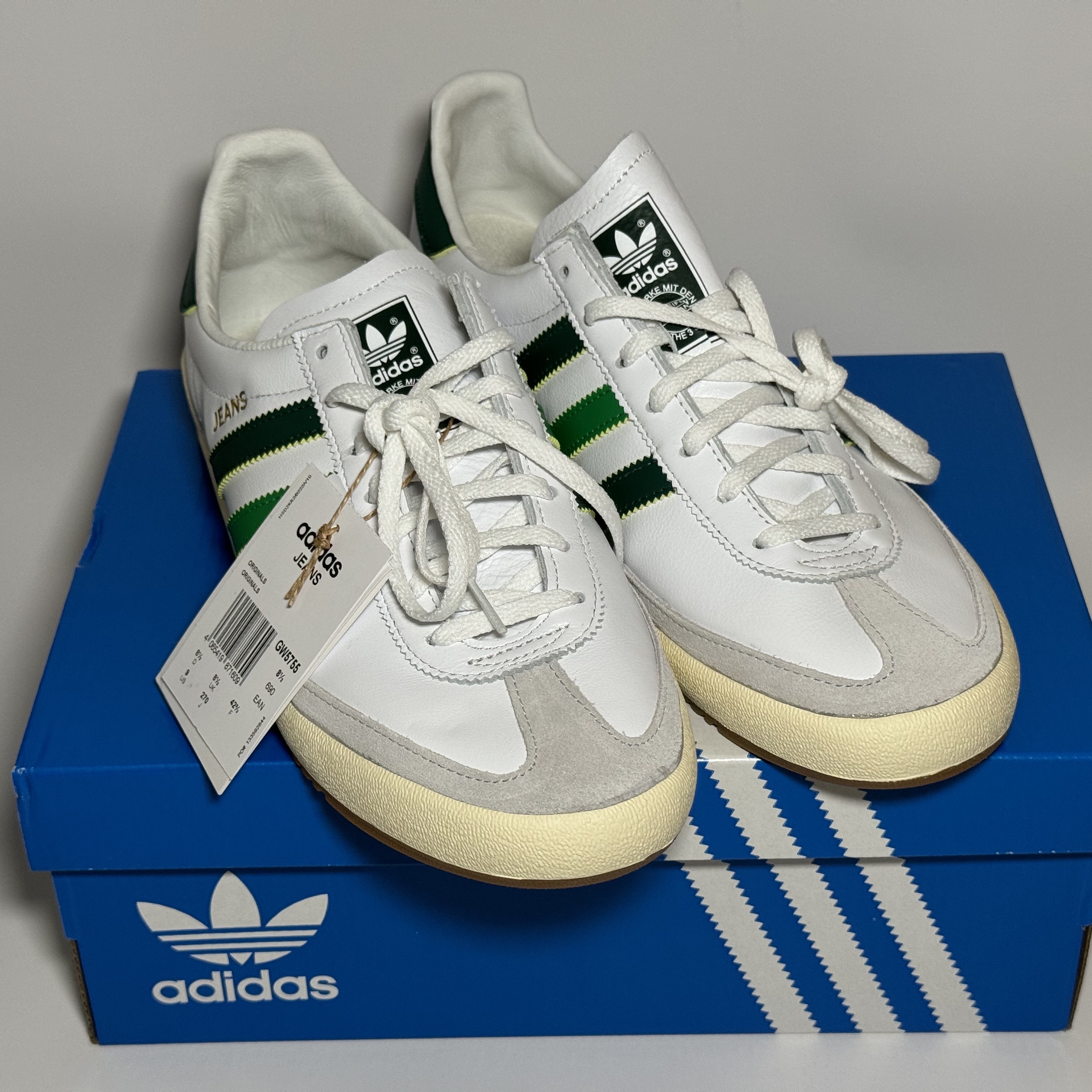 Adidas Originals Jeans Cloud White Collegiate Green 착용 스타일 - 1