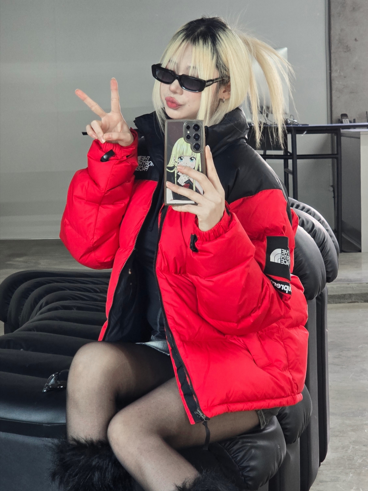 Supreme x The North Face Nuptse Jacket Red - 24FW, Nike Shox R4 Black and Metallic Silver 착용 스타일 - 3