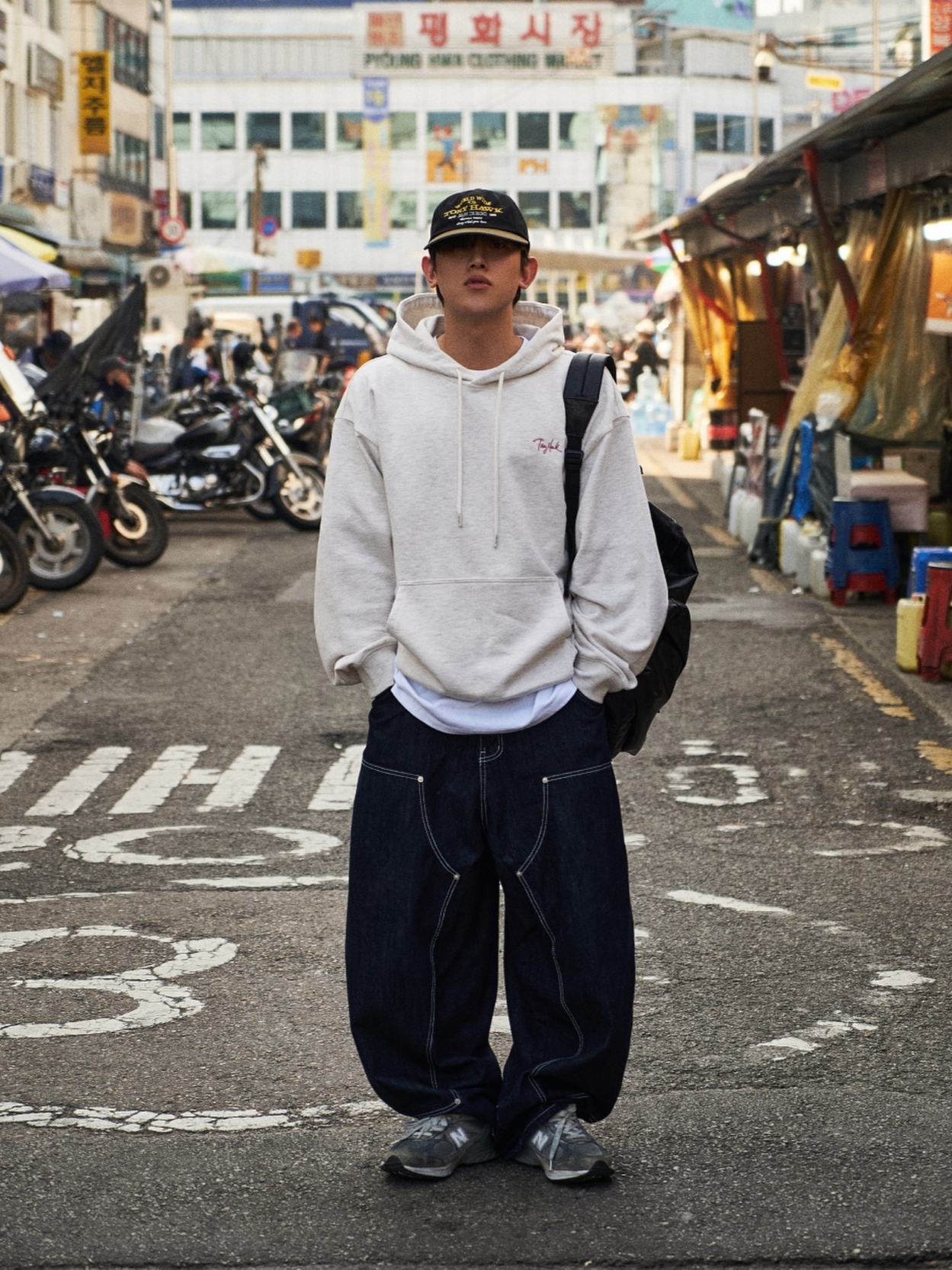TONY HAWK Smile Boucle Embroidery Graphic Hoodie Oatmeal 착용 스타일 - 3