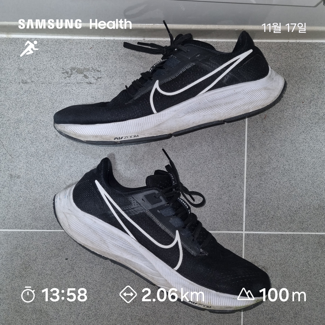 Nike Air Zoom Pegasus 38 Black White 착용 스타일