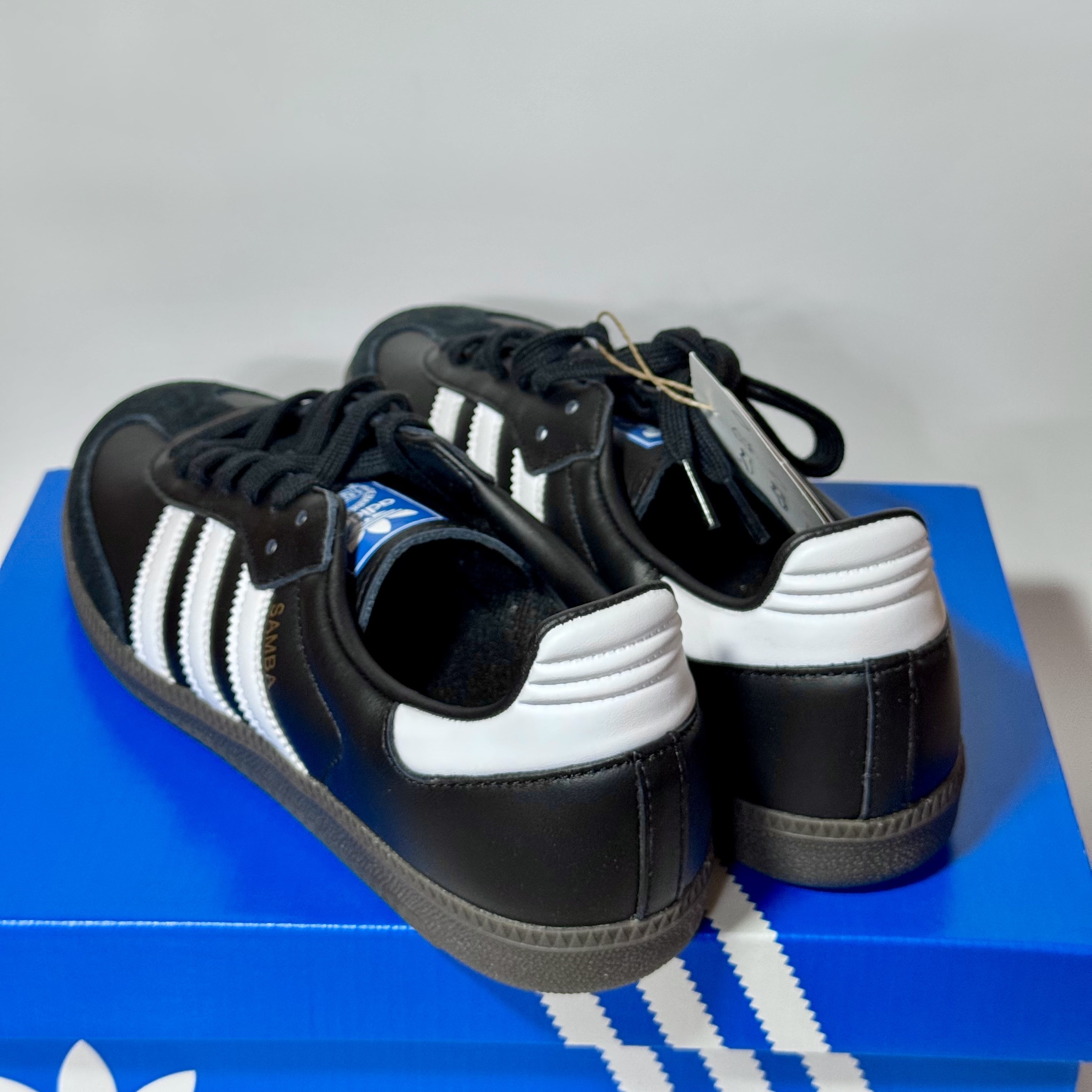 Adidas Samba OG Black White Gum 착용 스타일 - 2