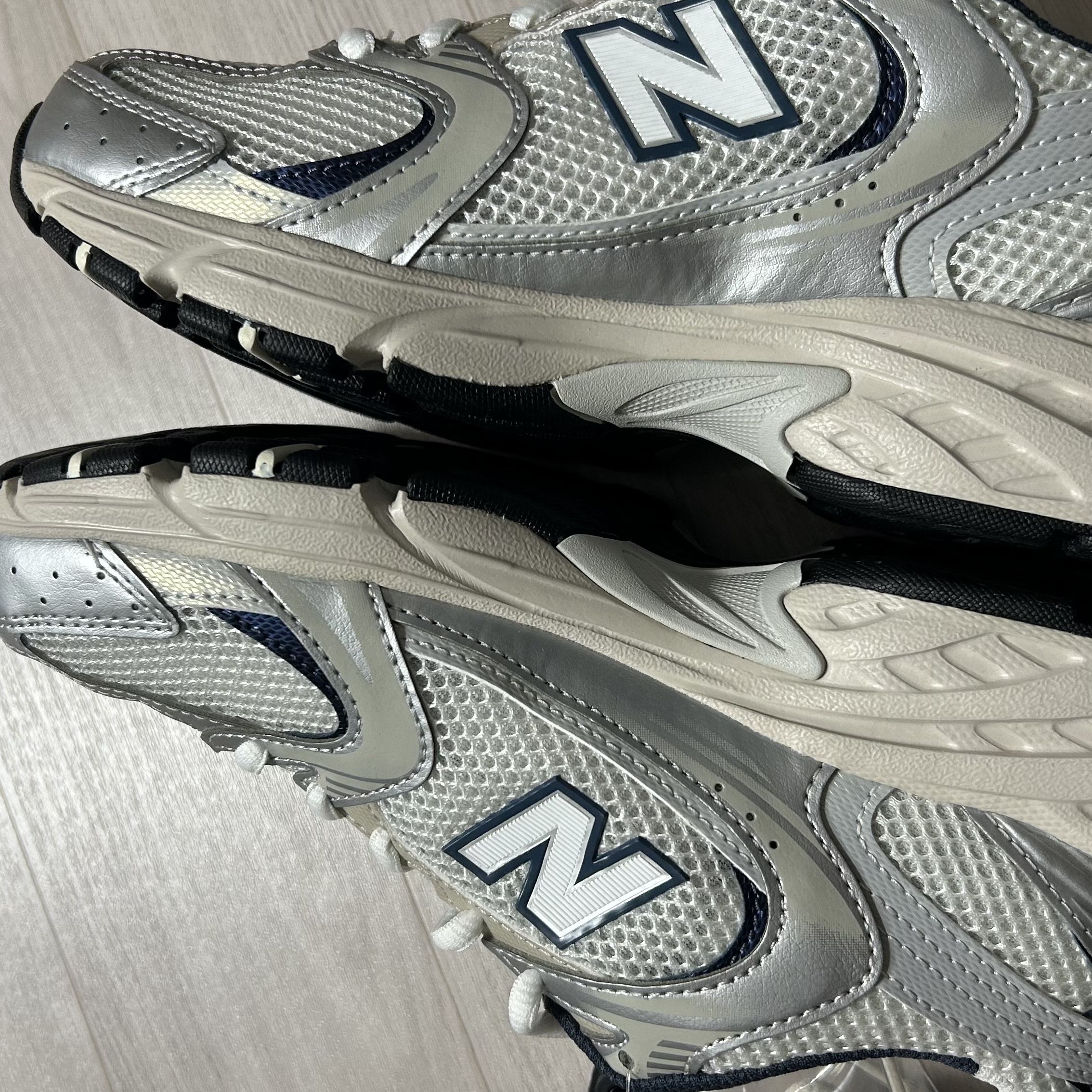New Balance 530 Steel Grey 착용 스타일 - 6