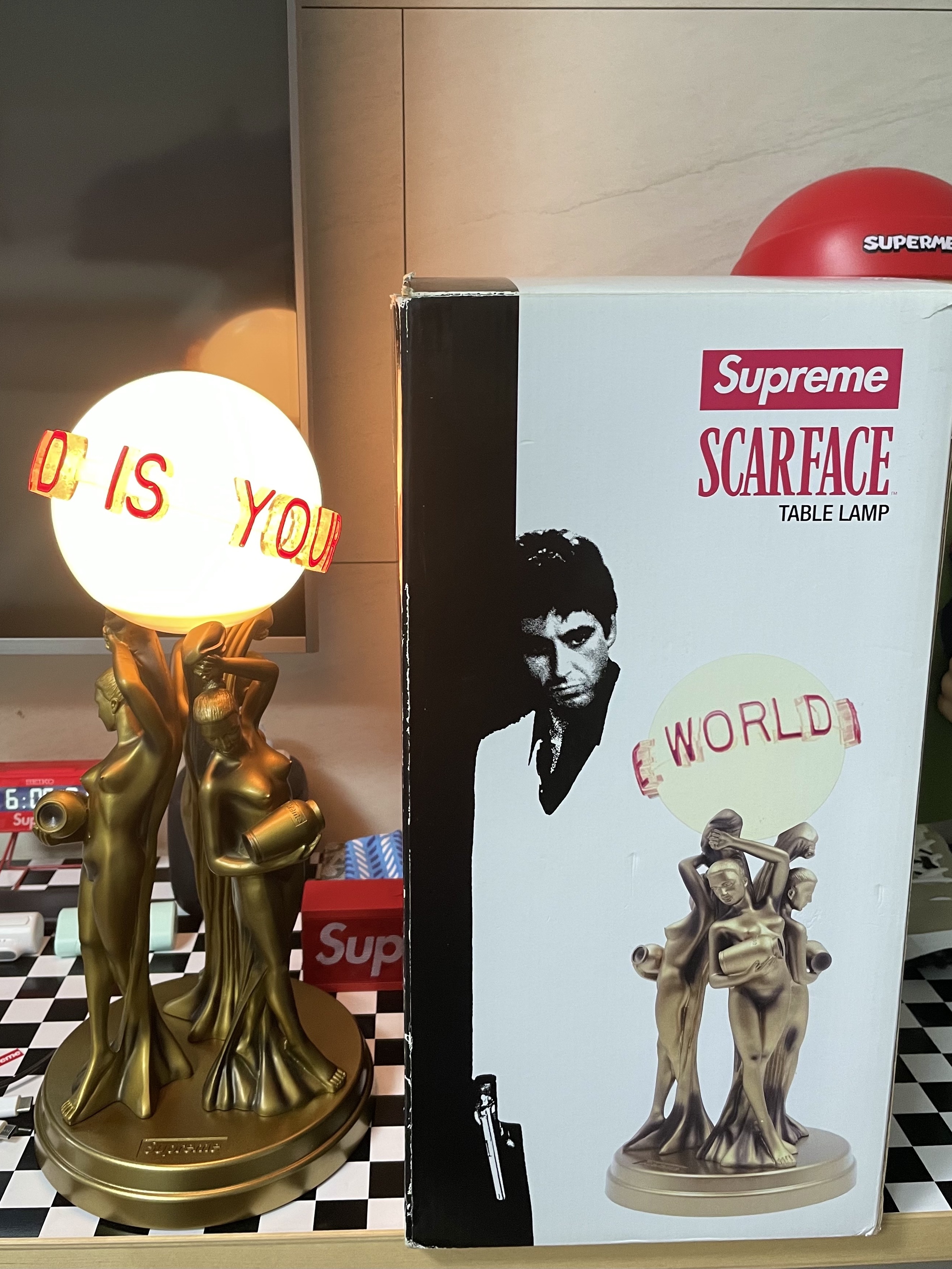 Supreme x Seiko Marathon Clock - 21SS, Kaws BFF Open Edition Vinyl Figure Pink 착용 스타일 - 2