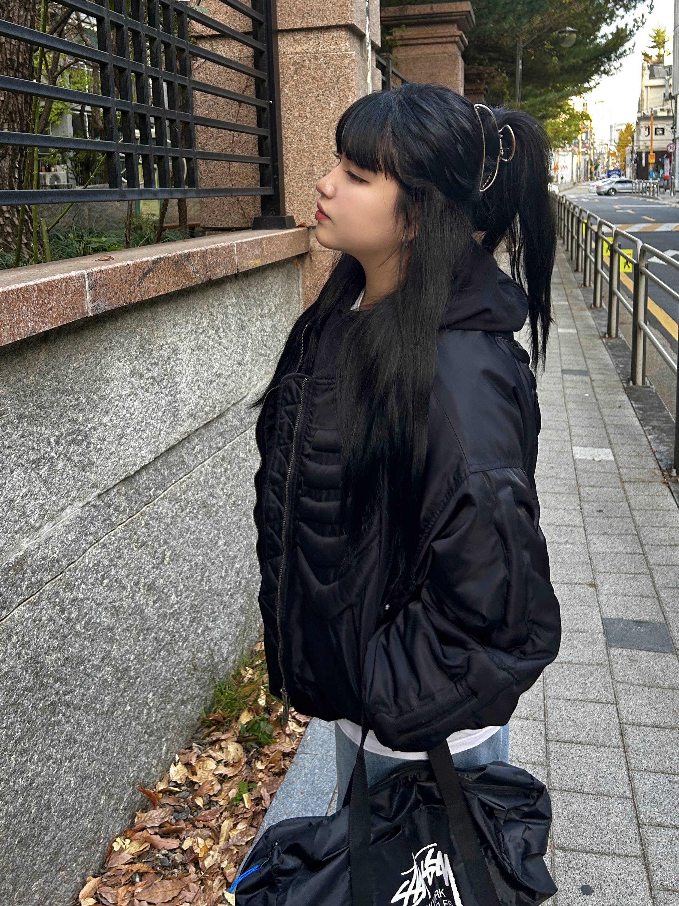 Surgery Four Directions Zippers Hoodie Black, Surgery Bone Embossing Ma1 Black 착용 스타일 - 2
