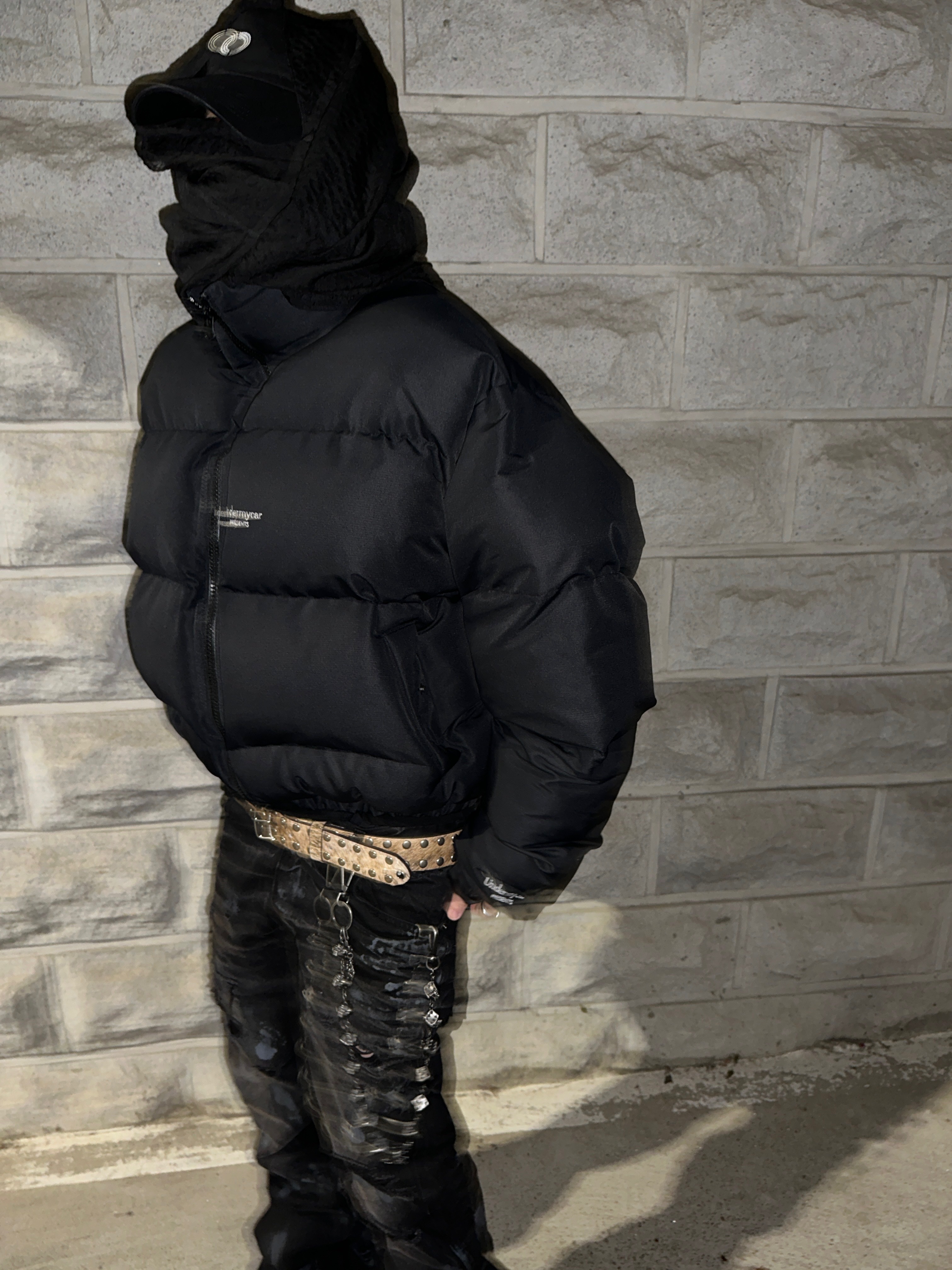 Undermycar Mu.15 Anti Fxxking Logo Play Triple Logo Crop Padding Jacket Black 착용 스타일 - 3