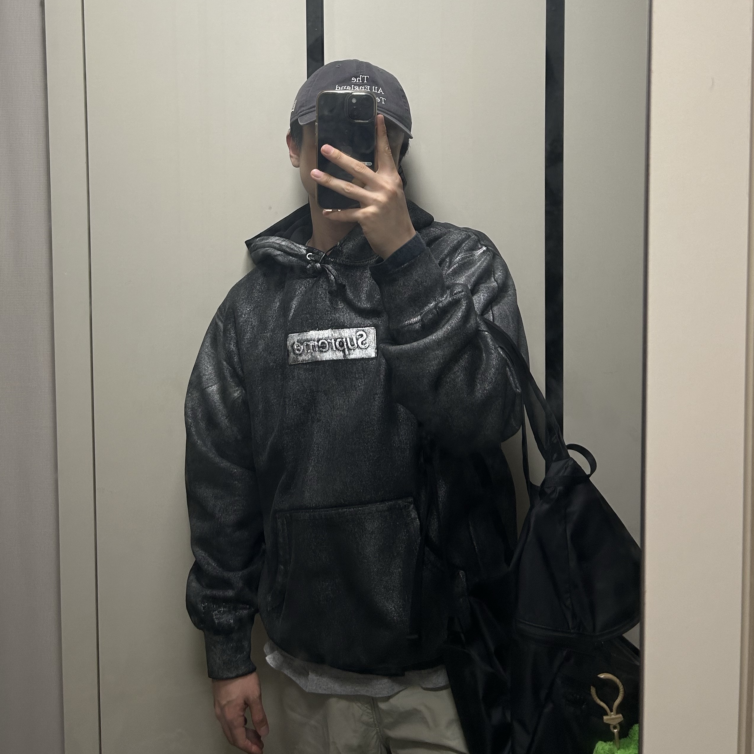 Supreme x MM6 Maison Margiela Foil Box Logo Hooded Sweatshirt Black - 24SS, Arc'teryx Heliad 15 Backpack Black 착용 스타일