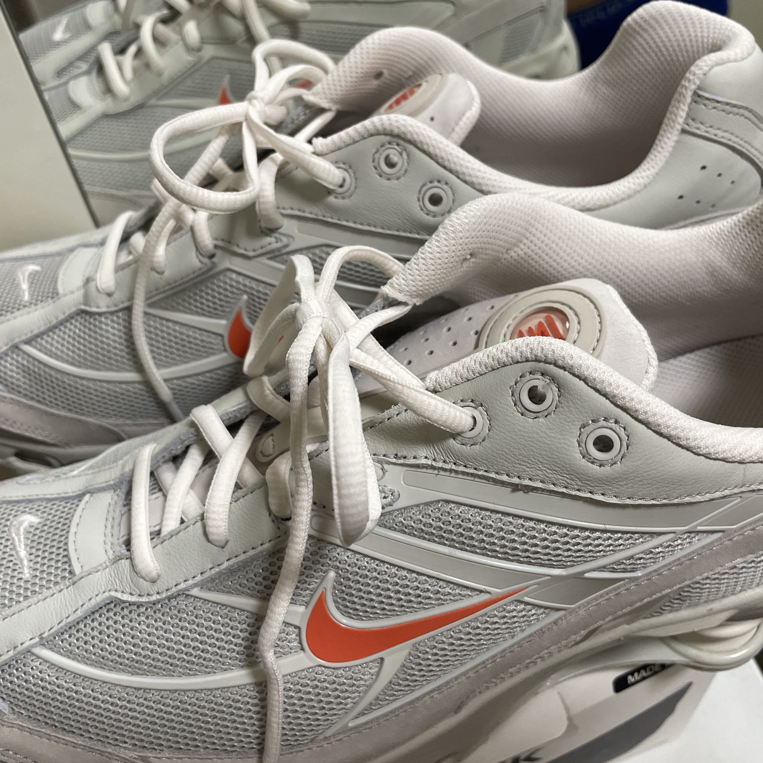 Nike Shox Ride 2 Light Bone and Turf Orange 착용 스타일
