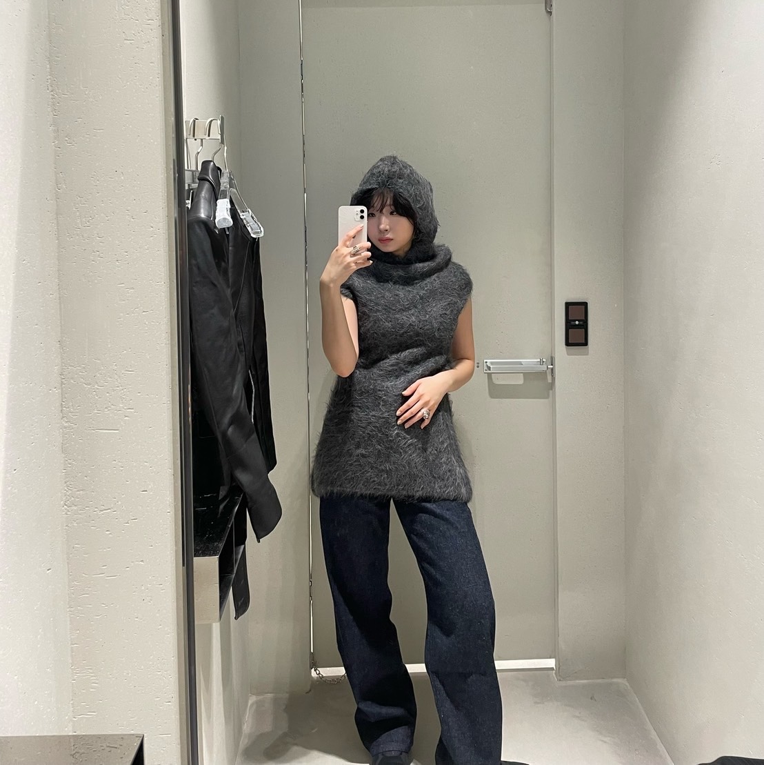 Perverze Women Hairy Alpaca Knit Mini Dress Gray - 24FW 착용 스타일 - 2