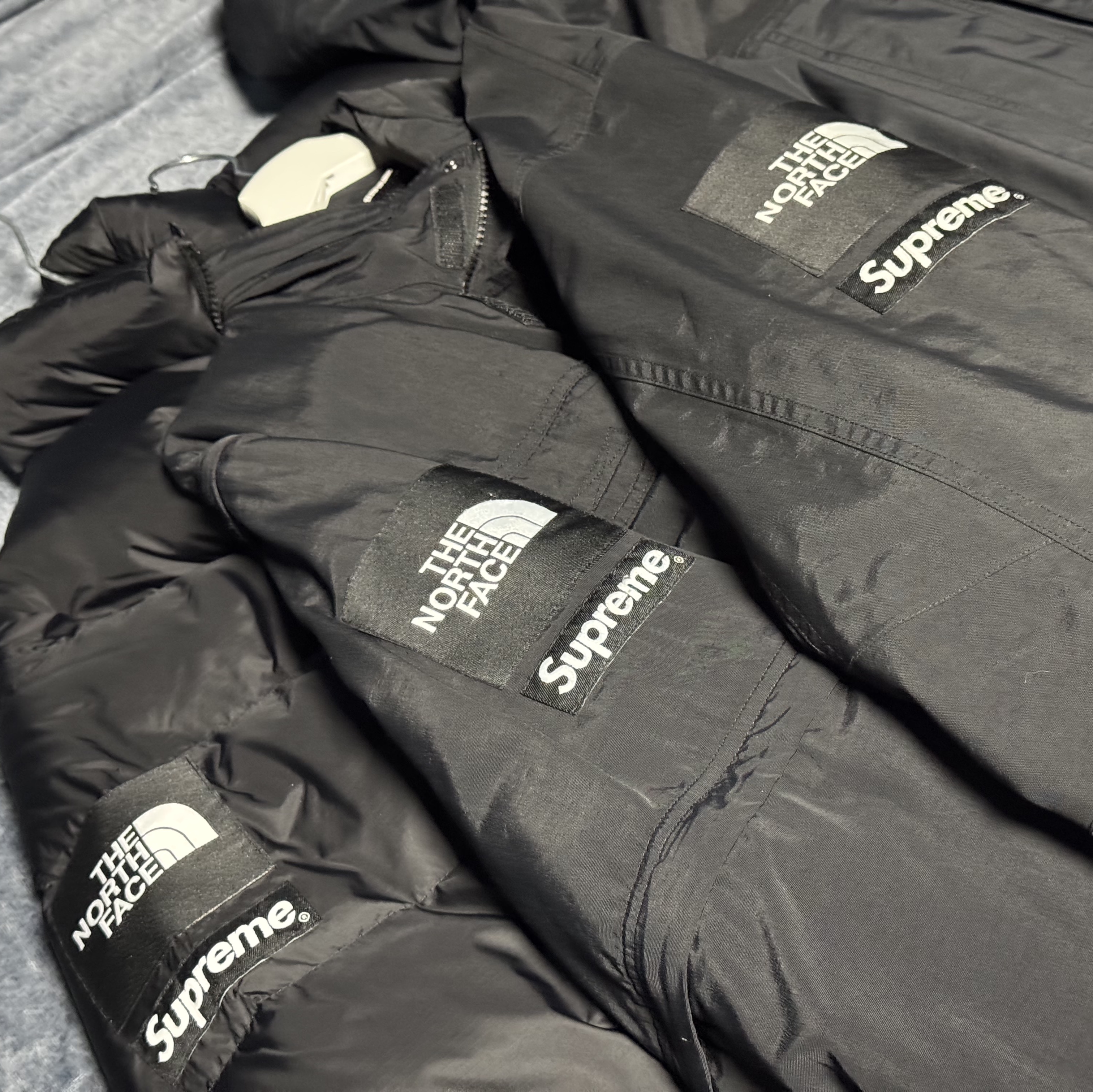 Supreme x The North Face Split Nuptse Jacket Black - 24SS, Supreme x The North Face Trekking Convertible Jacket Black - 22SS 착용 스타일