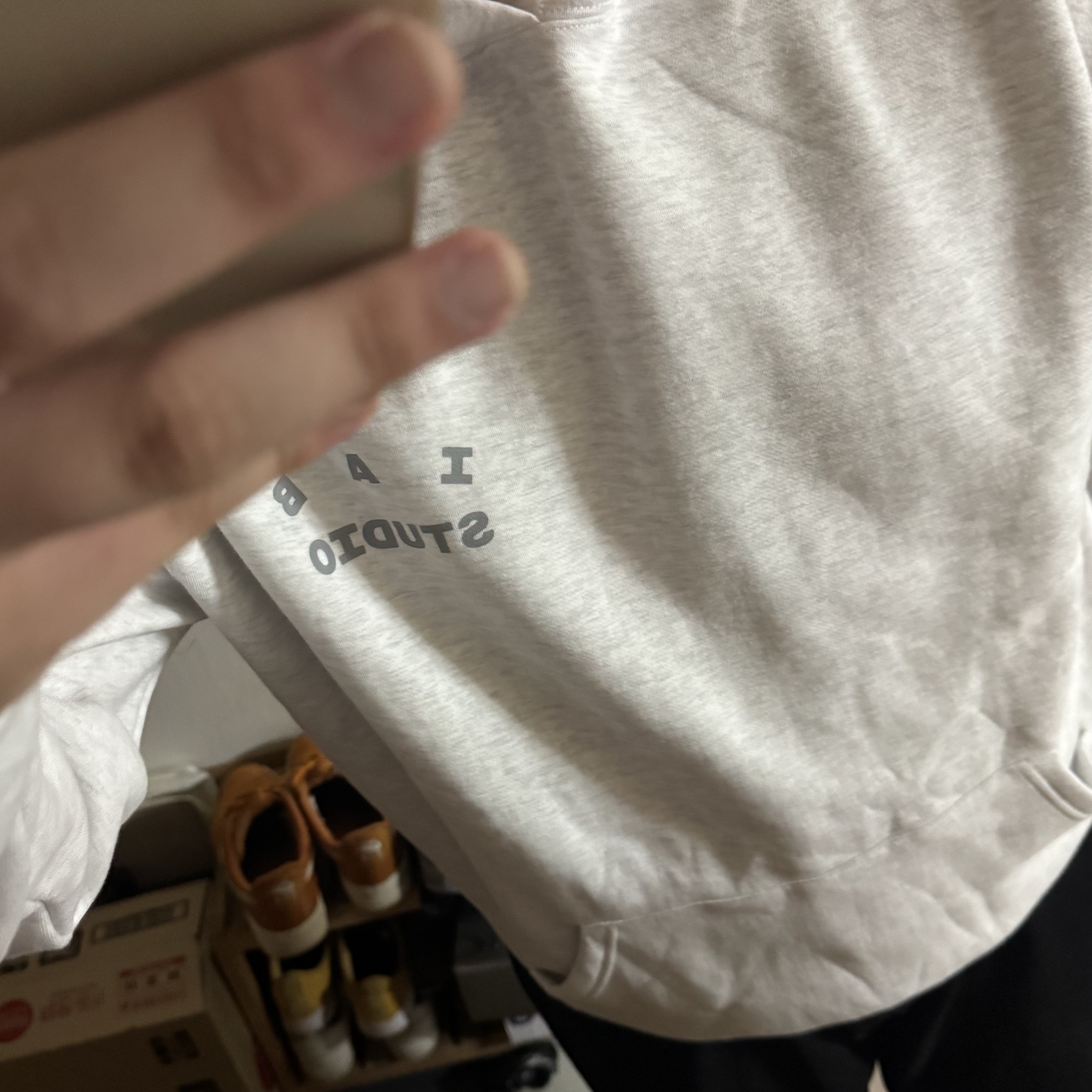 IAB Studio Hoodie Light Gray 착용 스타일