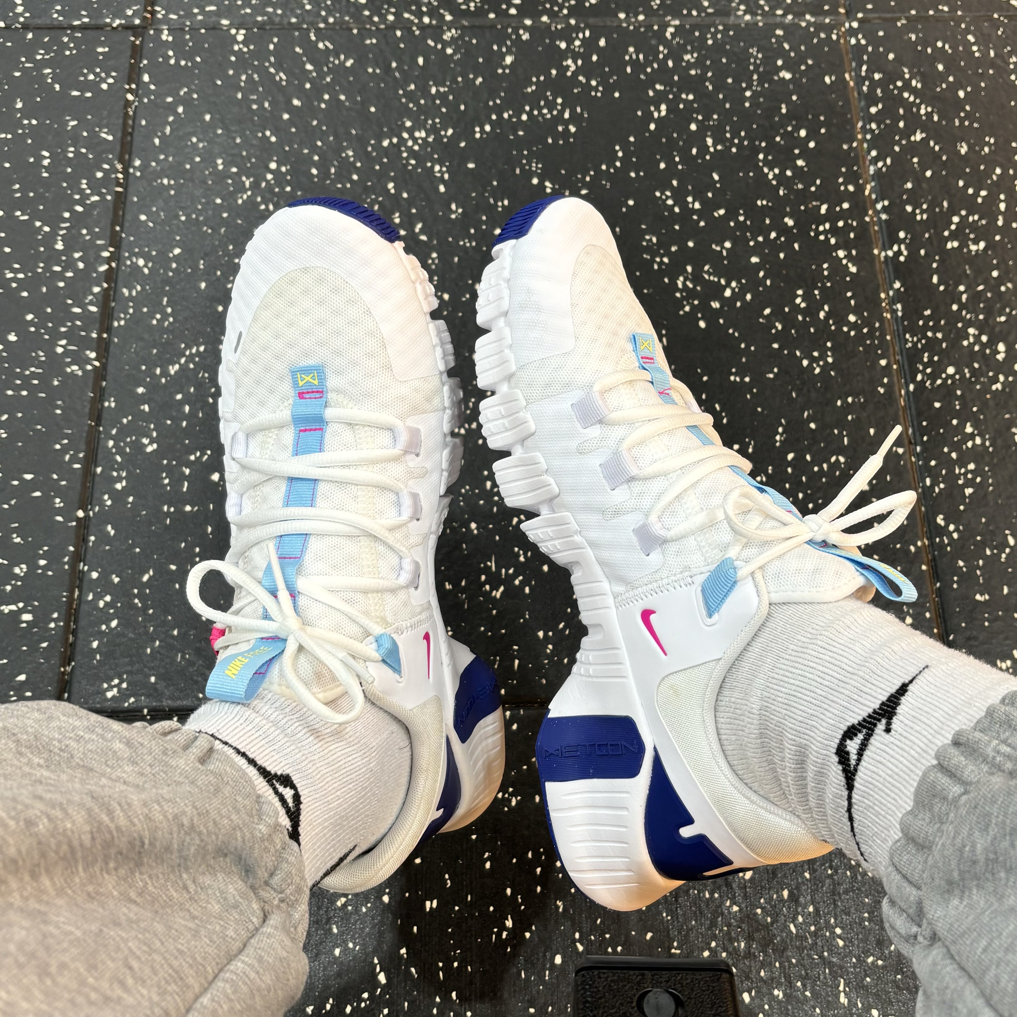 Nike Free Metcon 5 White Fierce Pink 착용 스타일