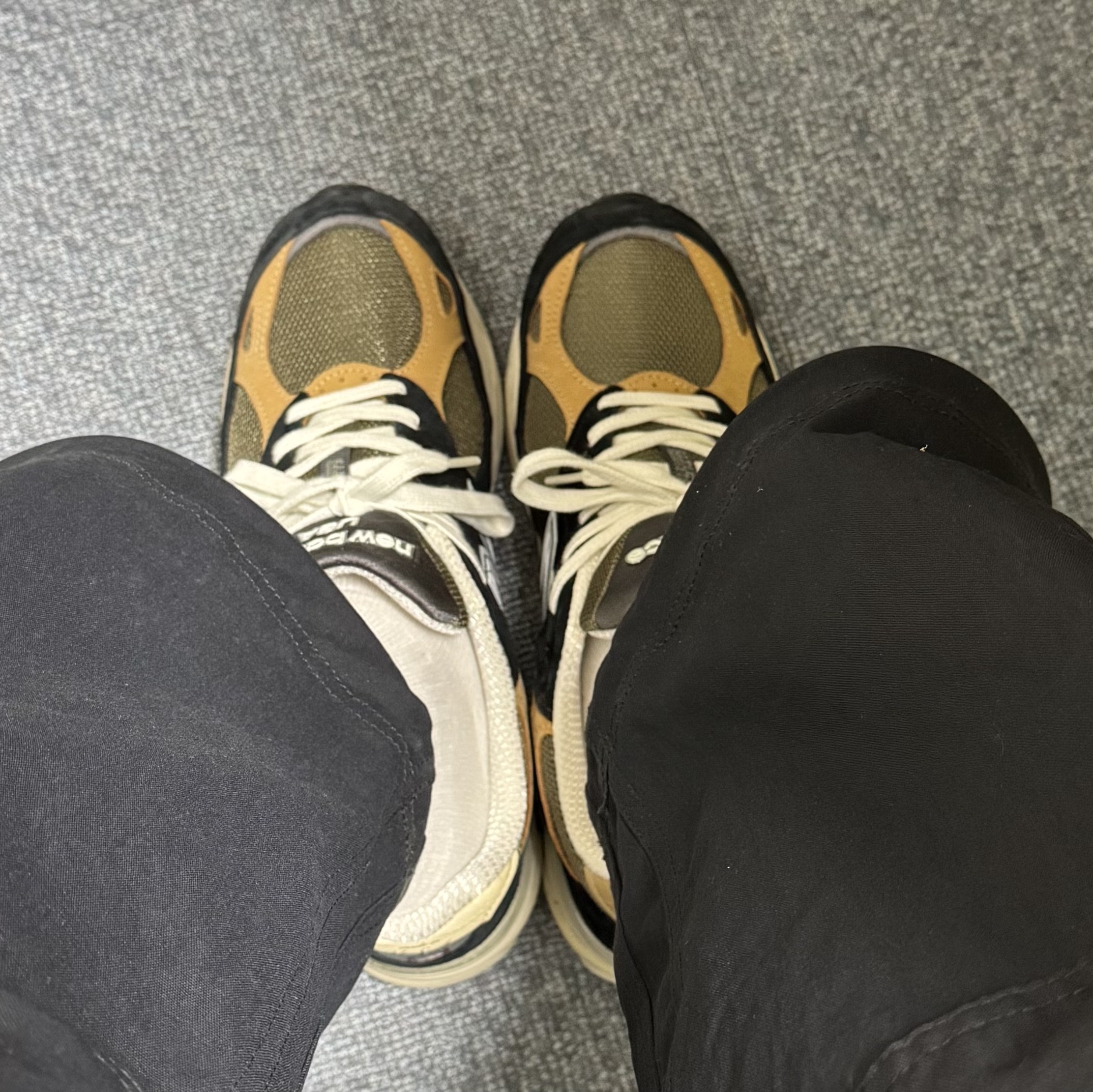 New Balance 990v3 Made in USA Black Tan, Nike ACG Smith Summit Cargo Pants Black Anthracite - Asia 착용 스타일