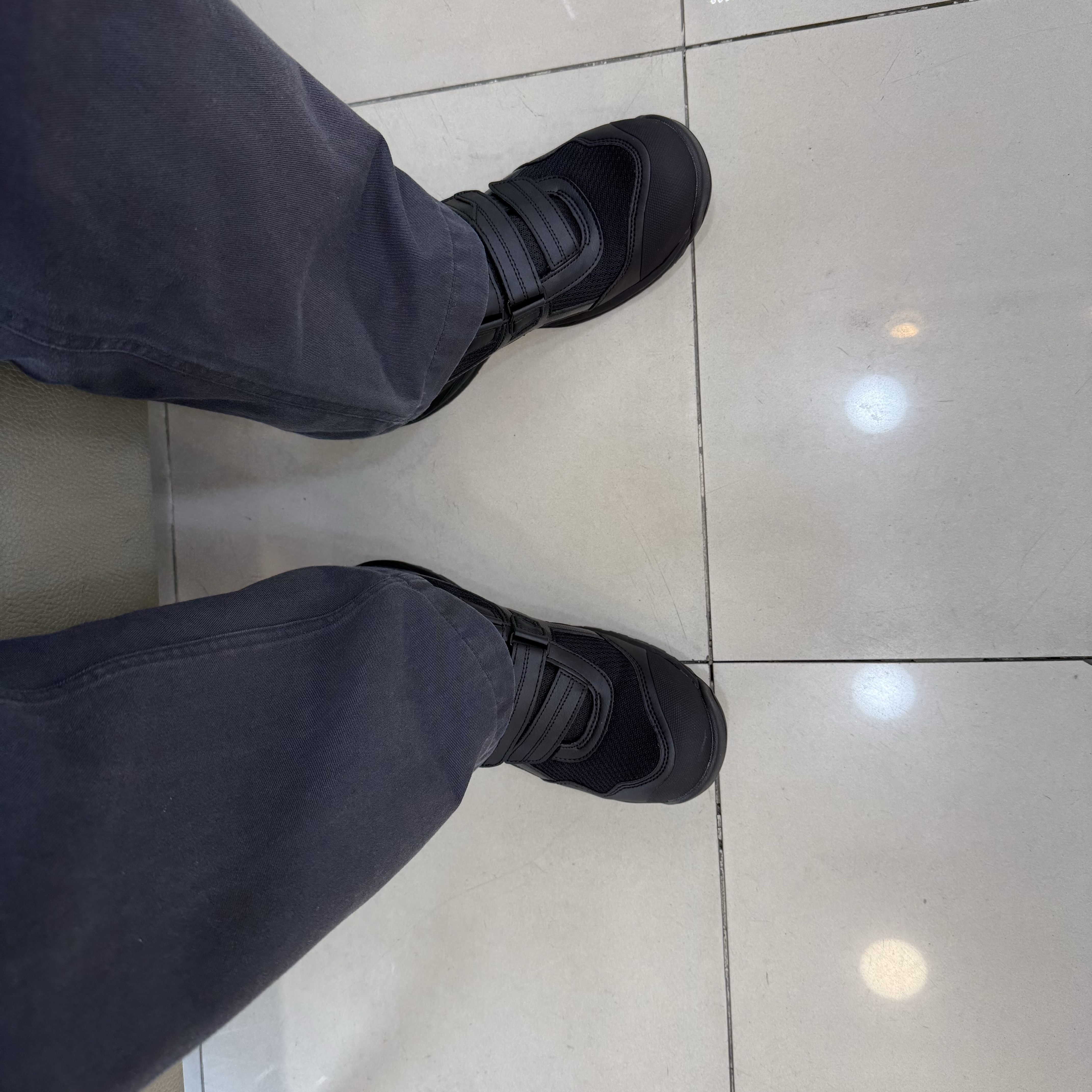 Asics Winjob CP215 Black 착용 스타일