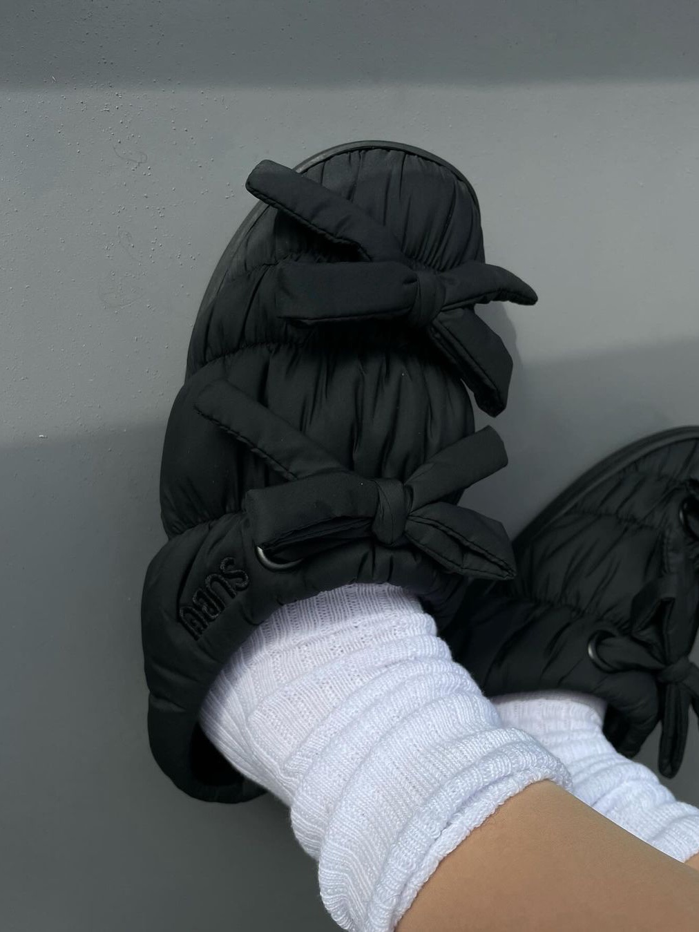 Perverze x Subu Women Multiple Winter Sandal Black - 24FW 착용 스타일