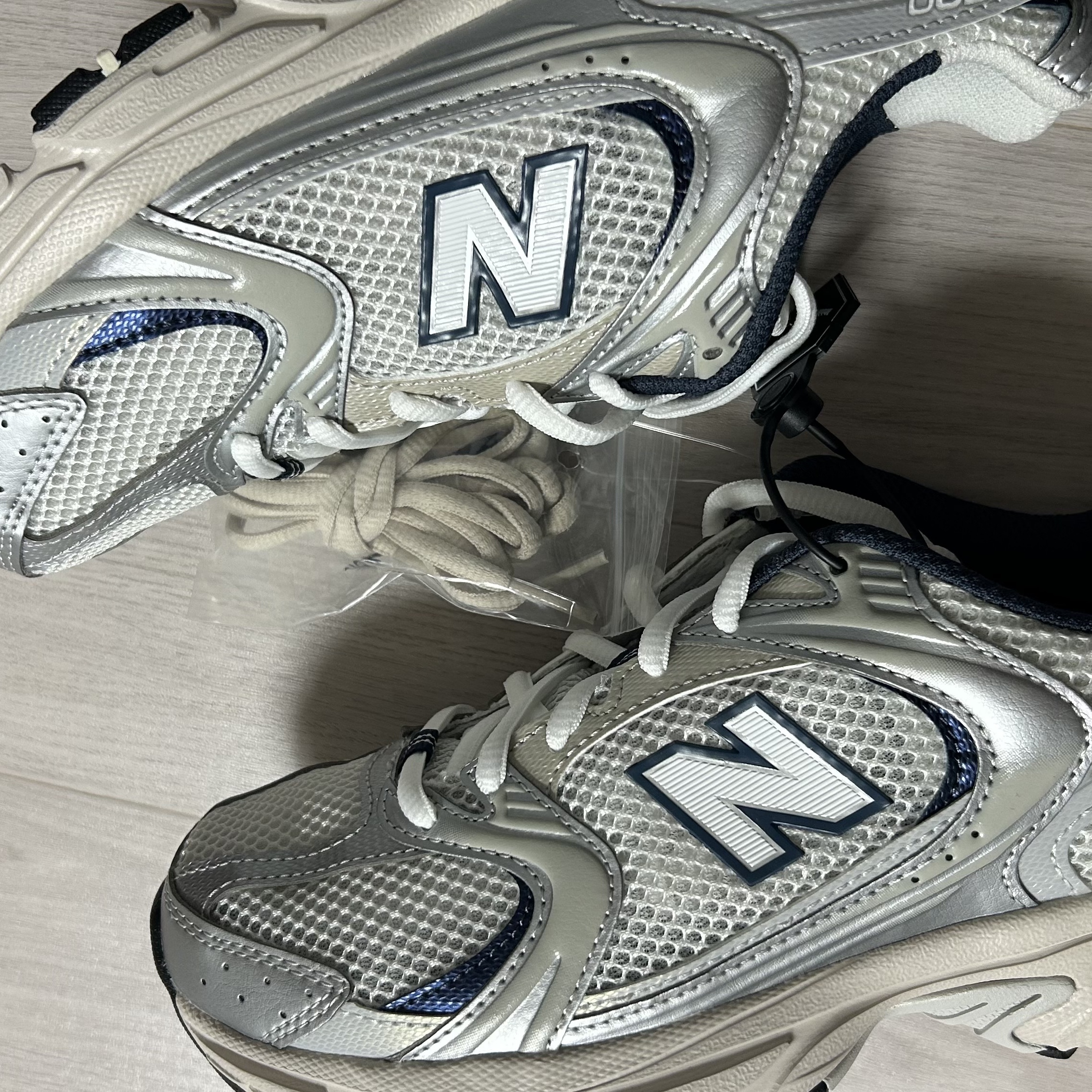 New Balance 530 Steel Grey 착용 스타일 - 7