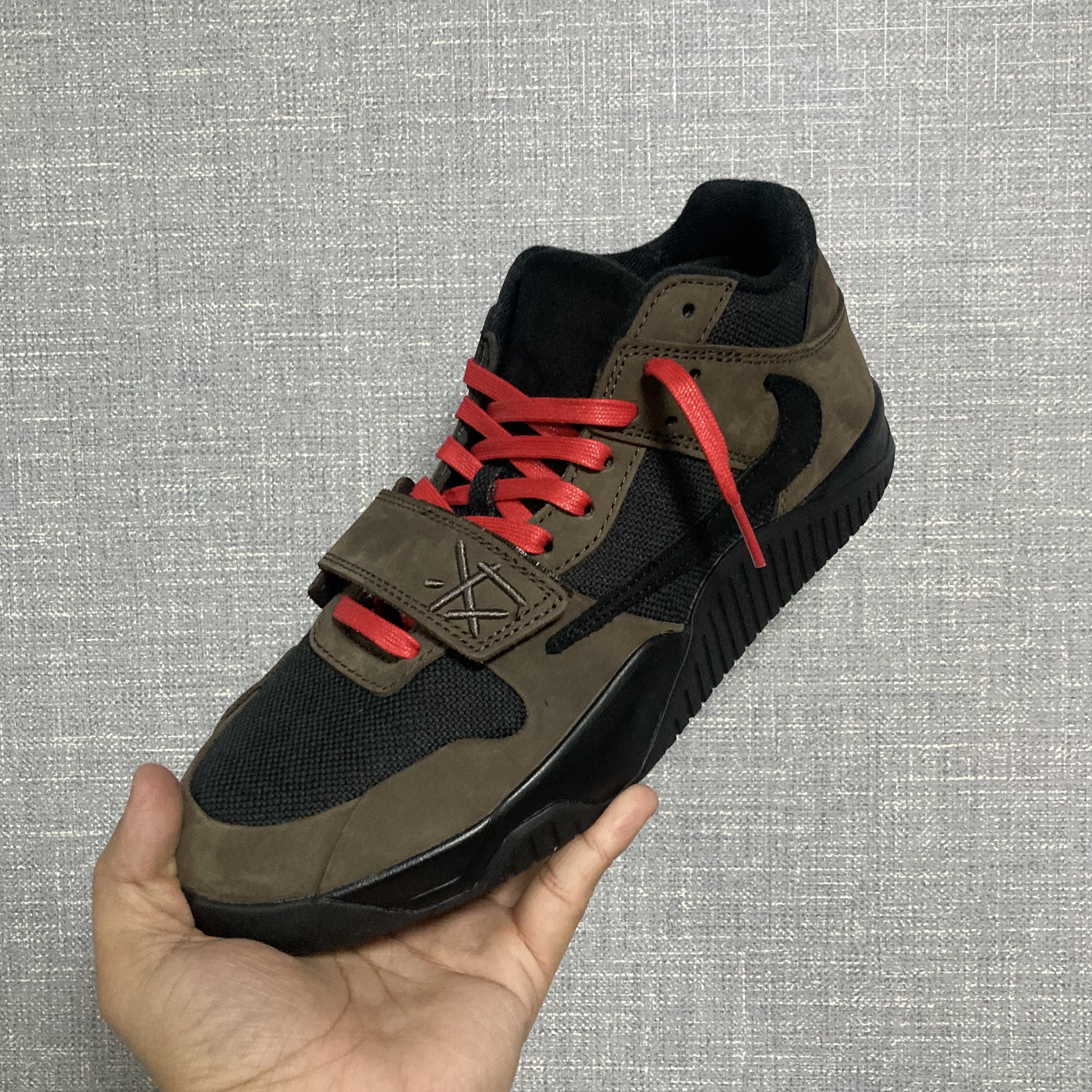 Jordan x Travis Scott Jumpman Jack TR Black and Dark Mocha 착용 스타일 - 4