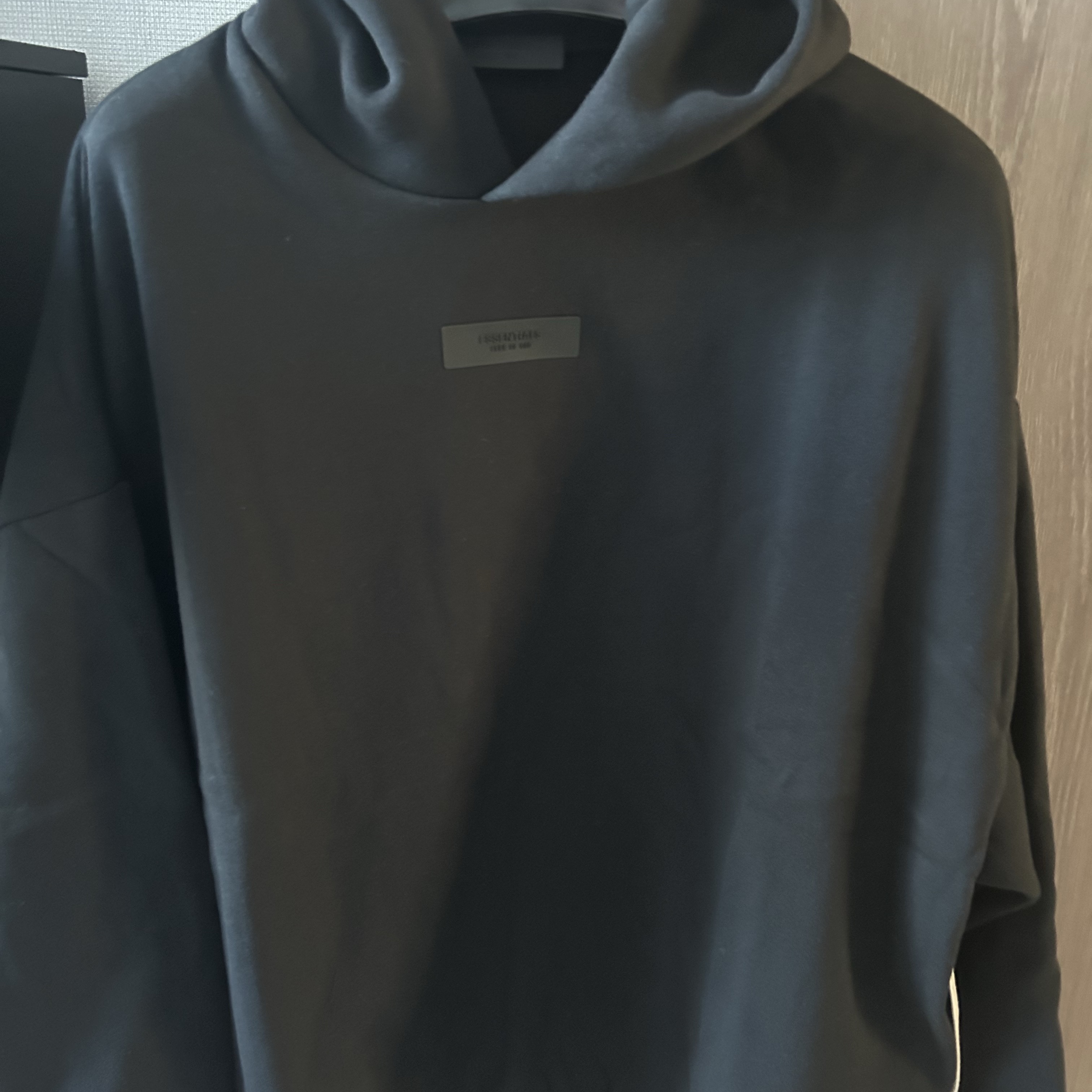 Essentials Hoodie Black - 24SS 착용 스타일
