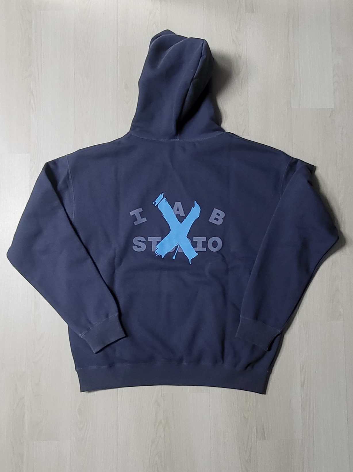 IAB Studio x Arcane Jinx Hoodie Washed Navy Sky Blue 착용 스타일 - 3