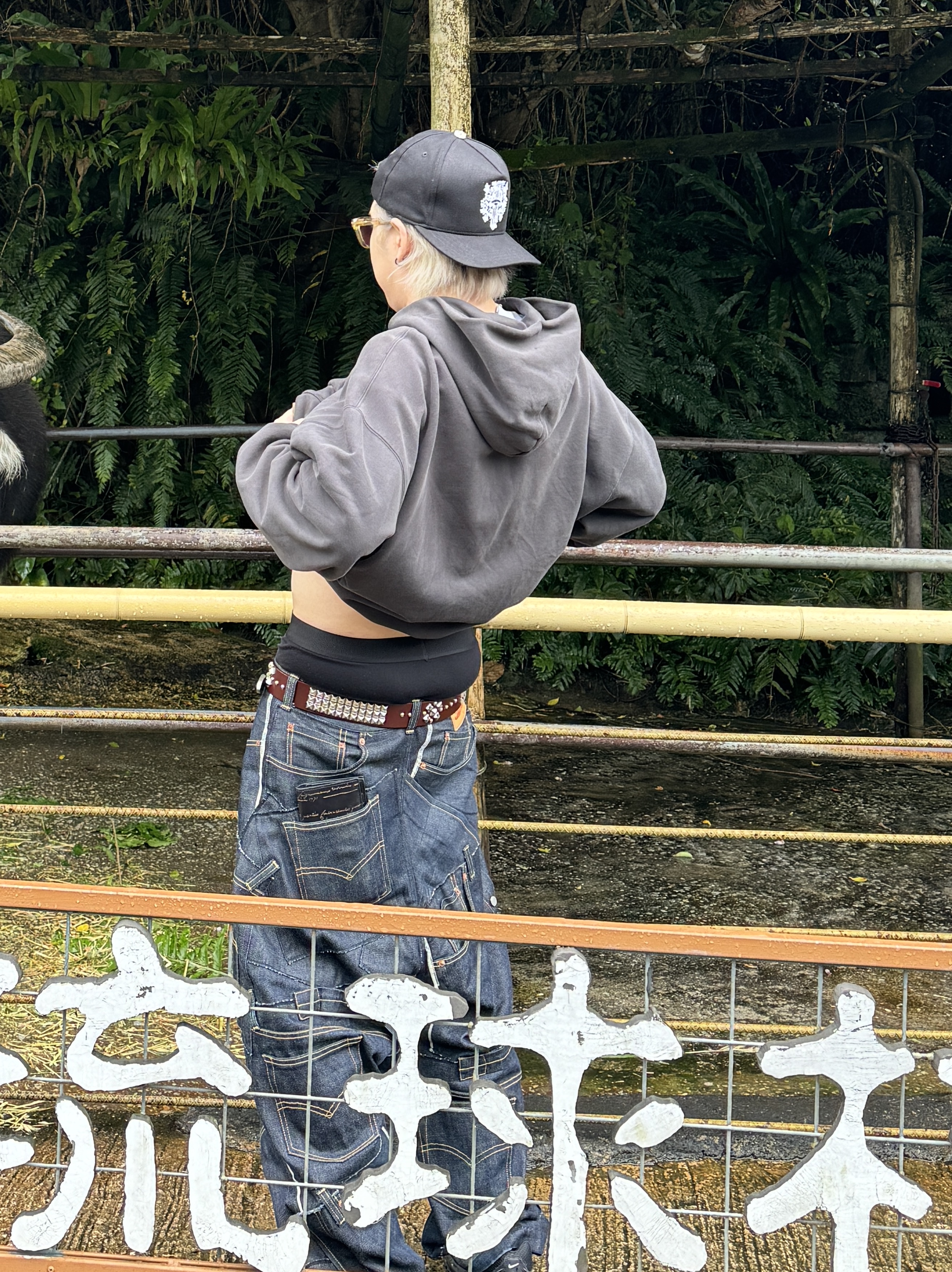 Balenciaga Ebay Zip-Up Hoodie Regular Fit Black, Supreme x Hysteric Glamour Fuck T-Shirt White - 24FW 착용 스타일 - 5