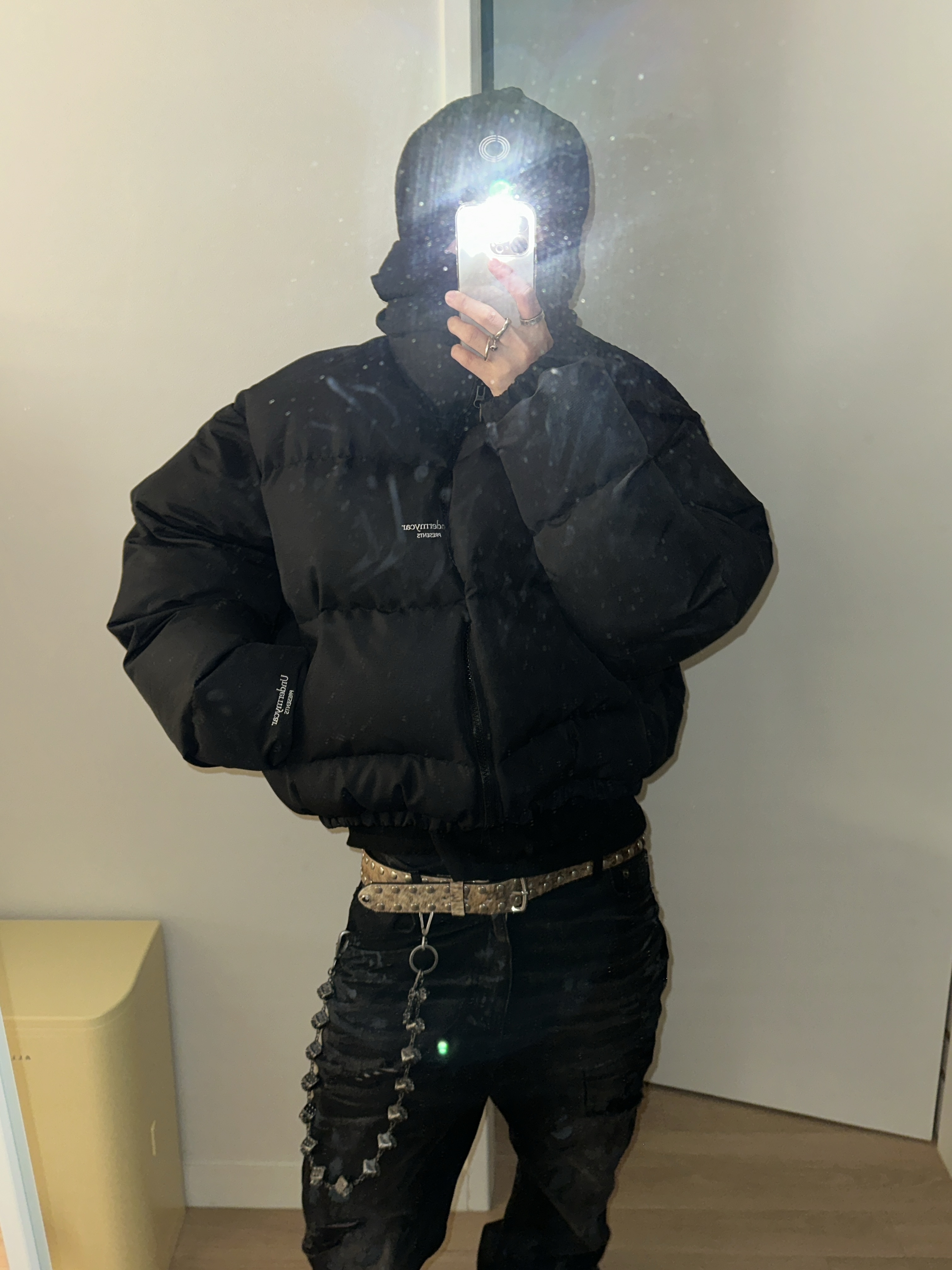 Undermycar Mu.15 Anti Fxxking Logo Play Triple Logo Crop Padding Jacket Black 착용 스타일 - 1