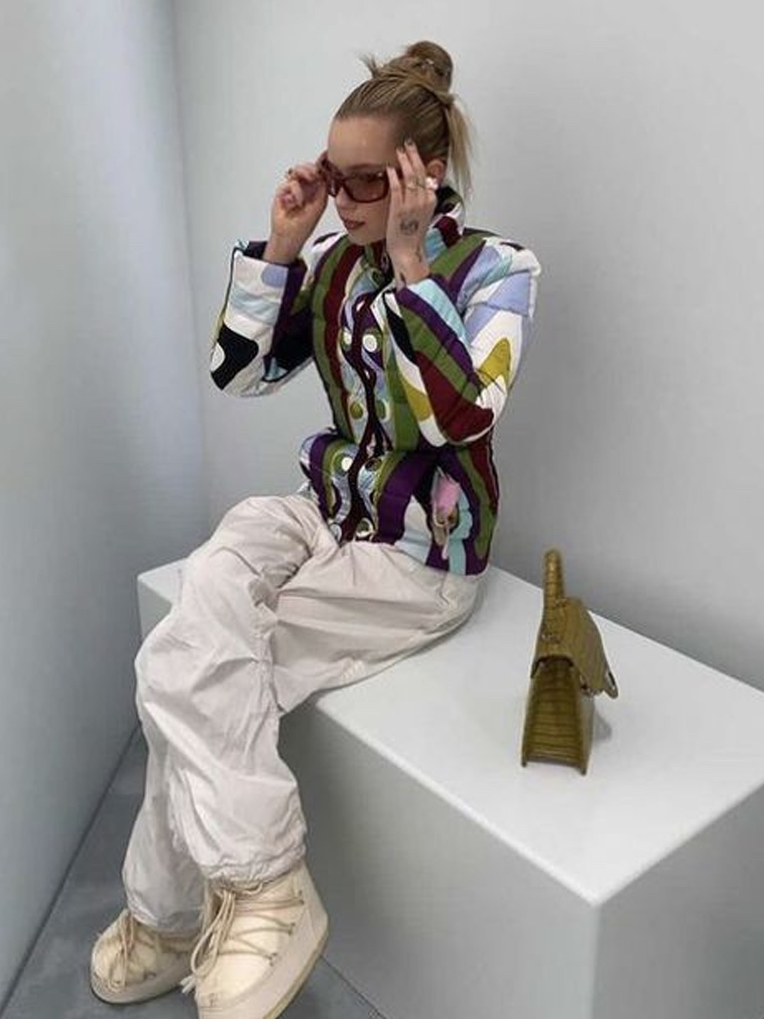 (W) Moon Boot Icon Low Nylon Boots Hot Pink, (W) Moon Boot Icon Low Faux-Fur Boots Optical White 착용 스타일 - 5