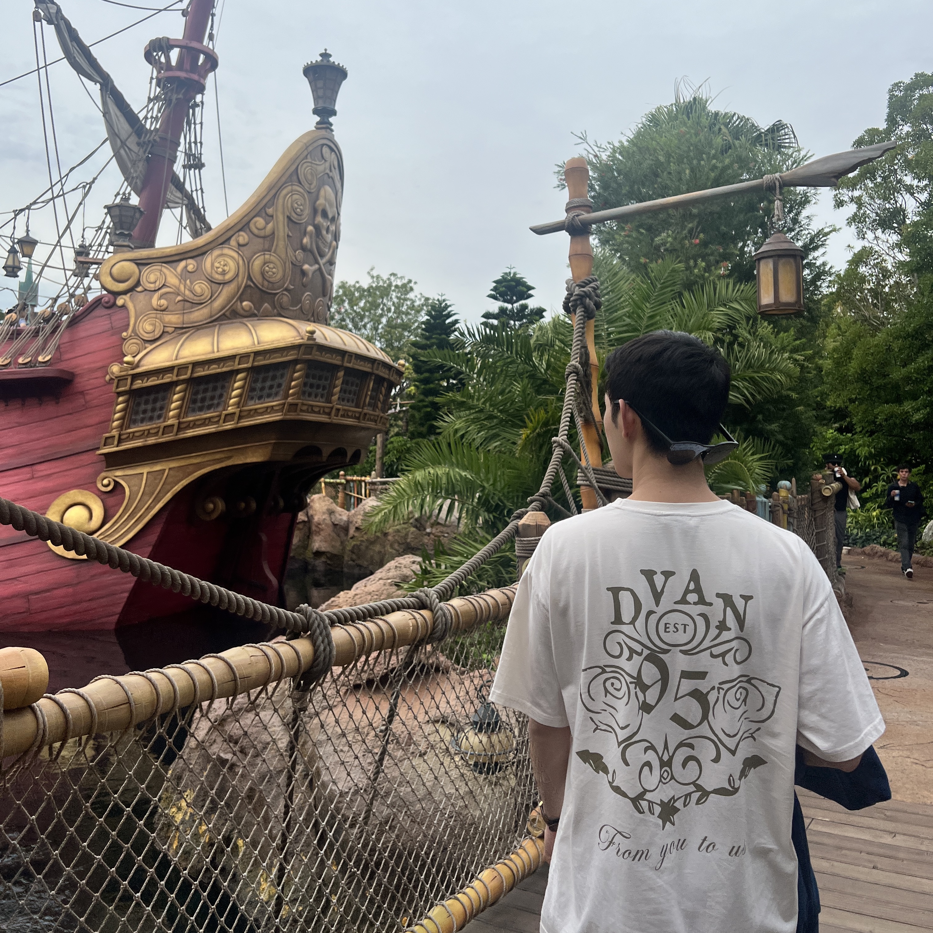 DVAN Jardin De Half Sleeve T-Shirt Beige 착용 스타일 - 1