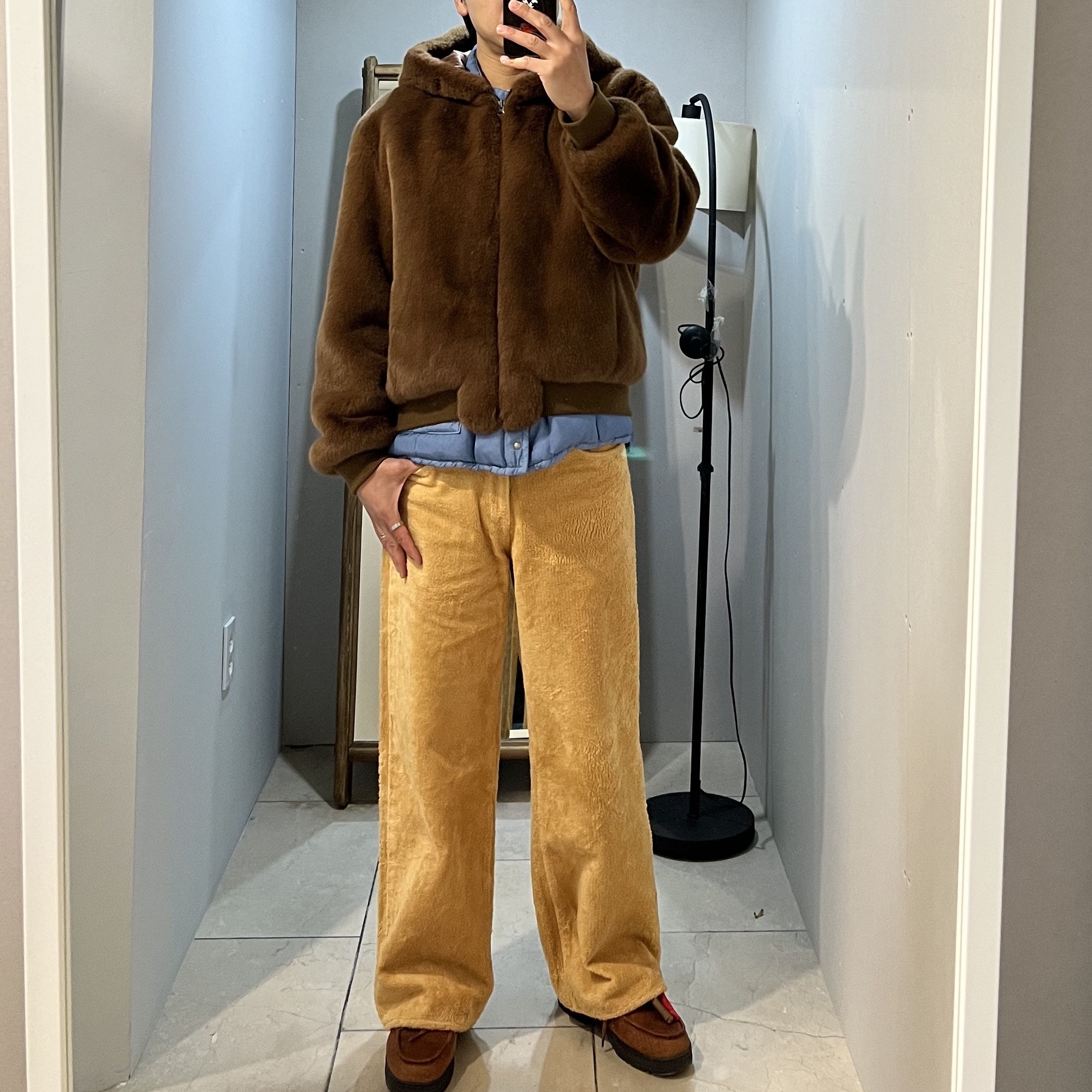 BY RANG Faux-Fur Hooded Bomber Jacket Brown, Timberland x Aime Leon Dore Heritage Mid Lace Gore-Tex Boots Brown - Wide 착용 스타일