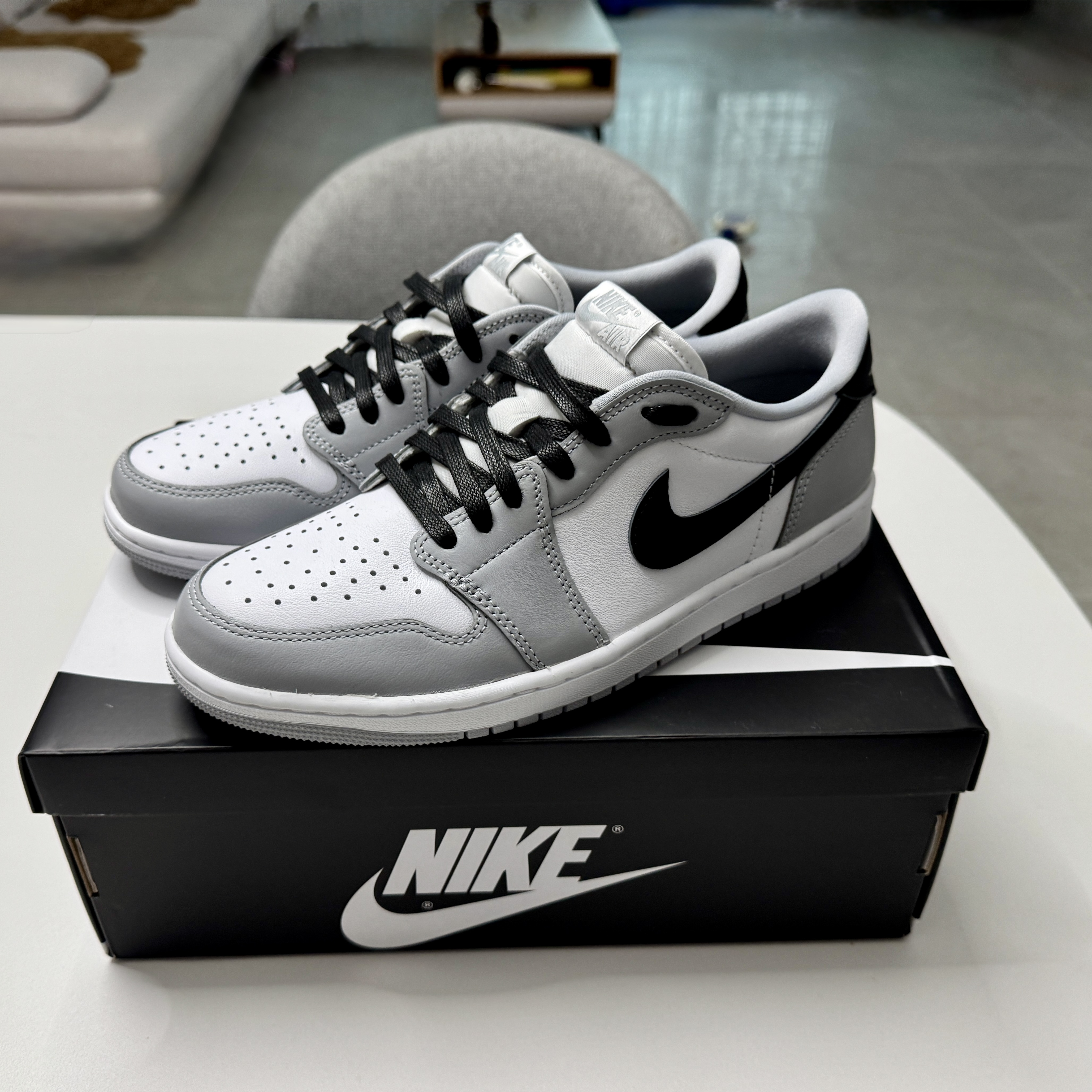 Jordan 1 Retro Low OG Wolf Grey and White 착용 스타일 - 3