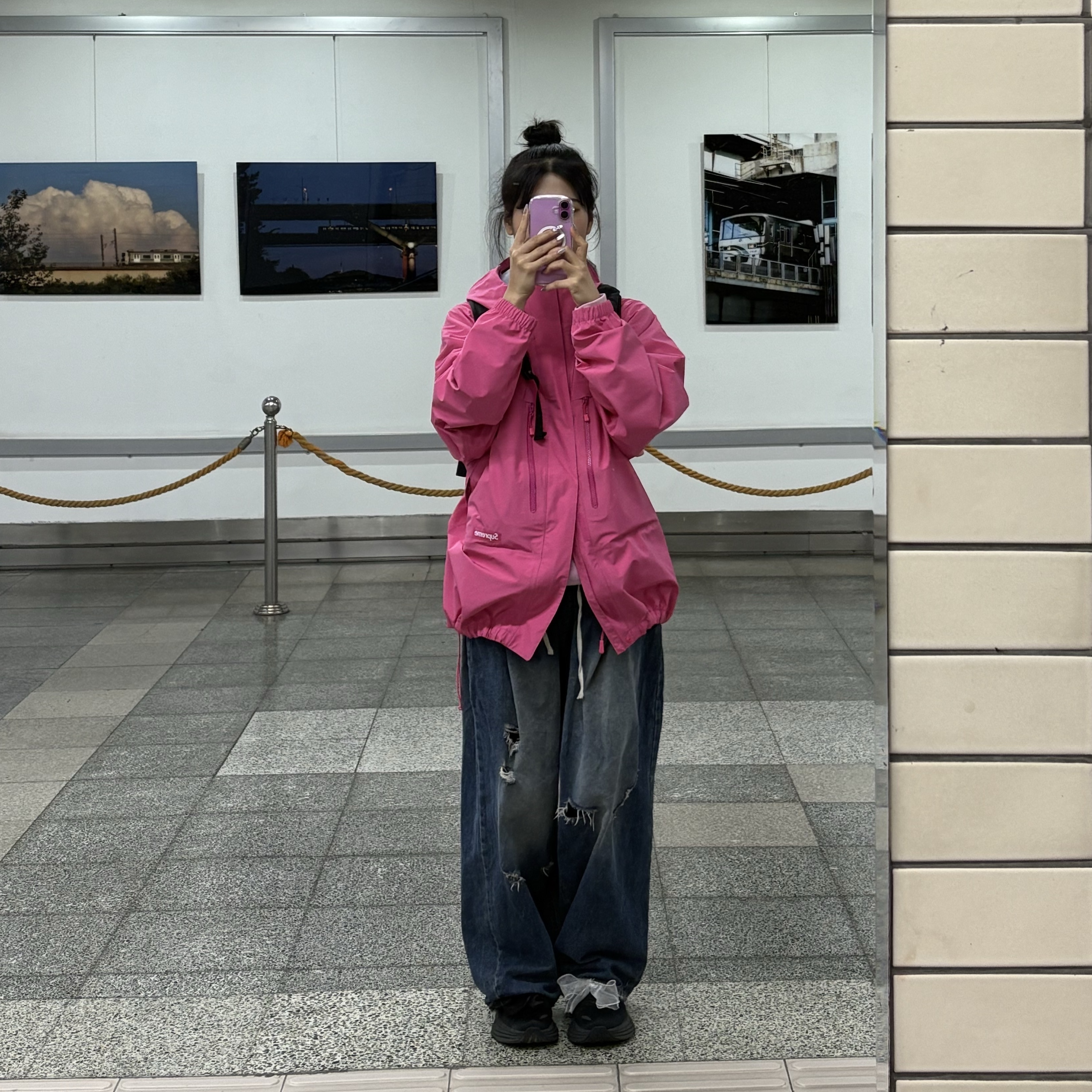 Supreme Gore-Tex Taped Seam Shell Jacket Pink - 24FW, Hoka Bondi 8 Black - Wide 착용 스타일
